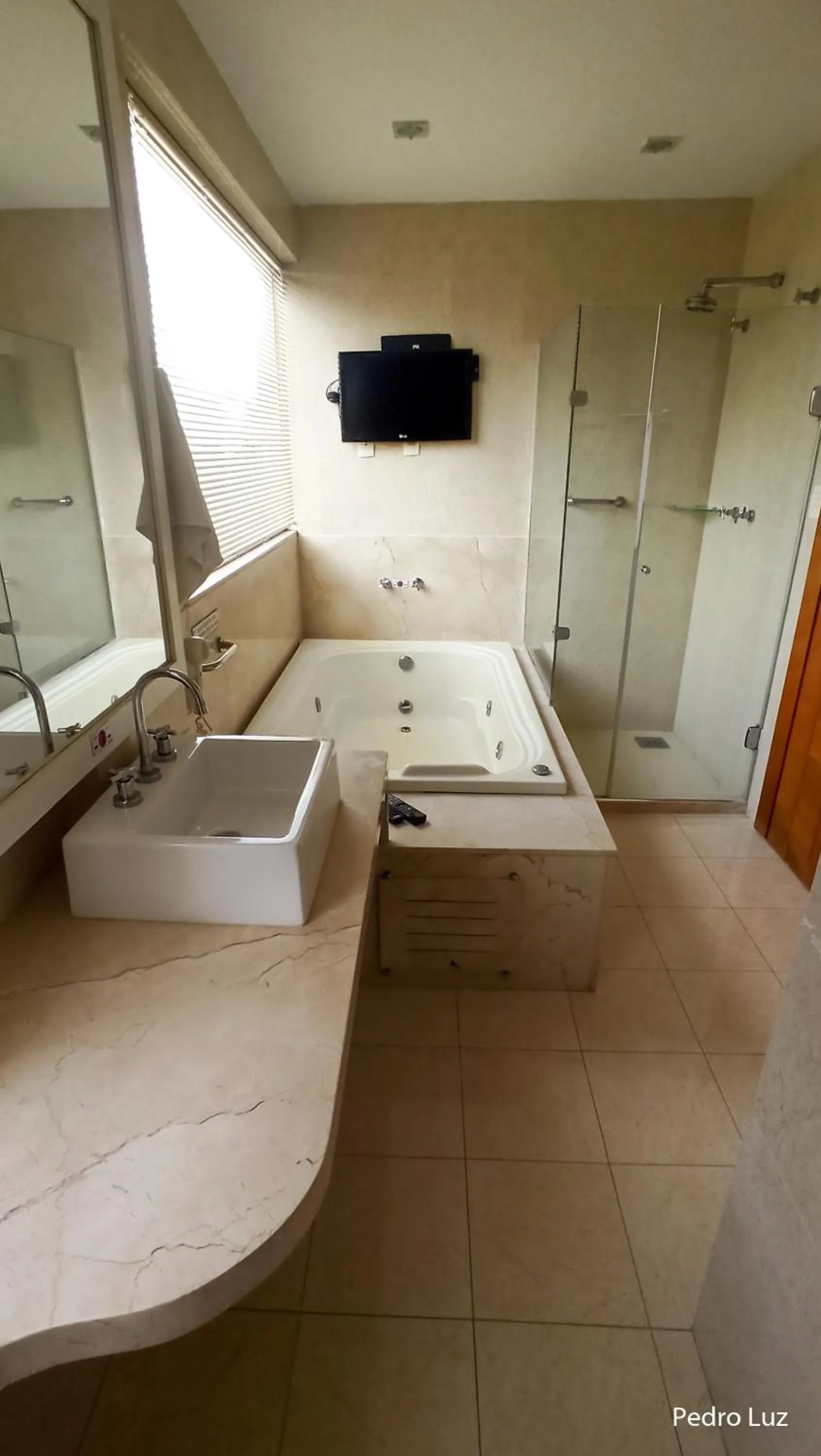 Hot Tub in River Park Hotel