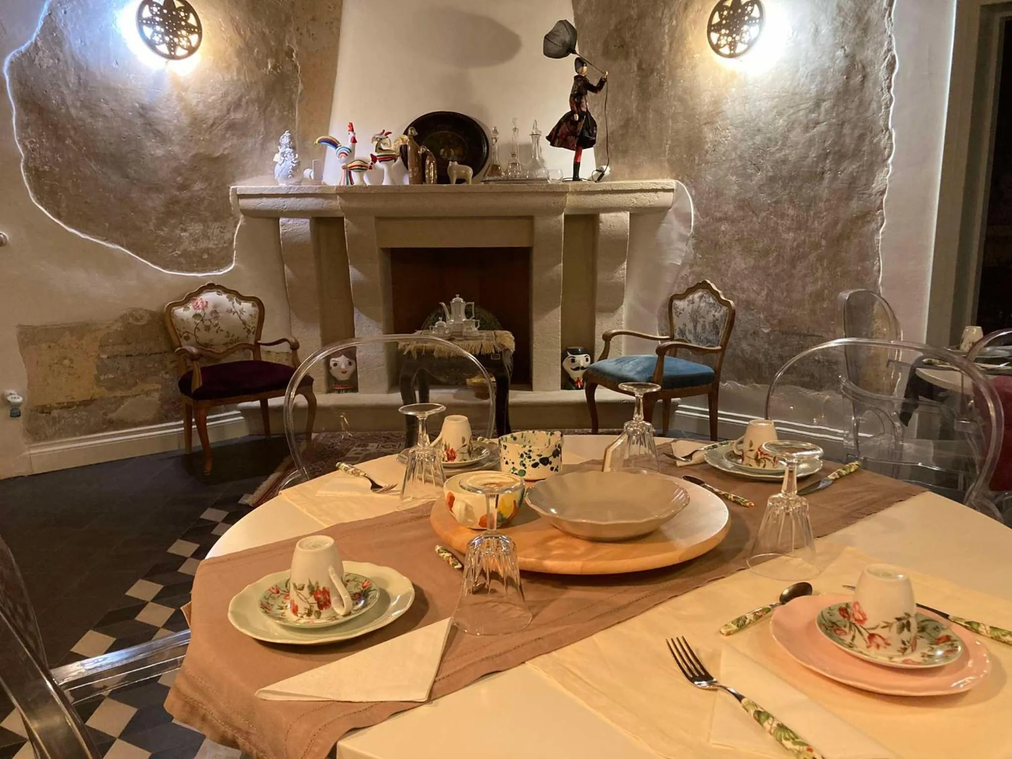 Dining area in Palazzo Siena De Facendis