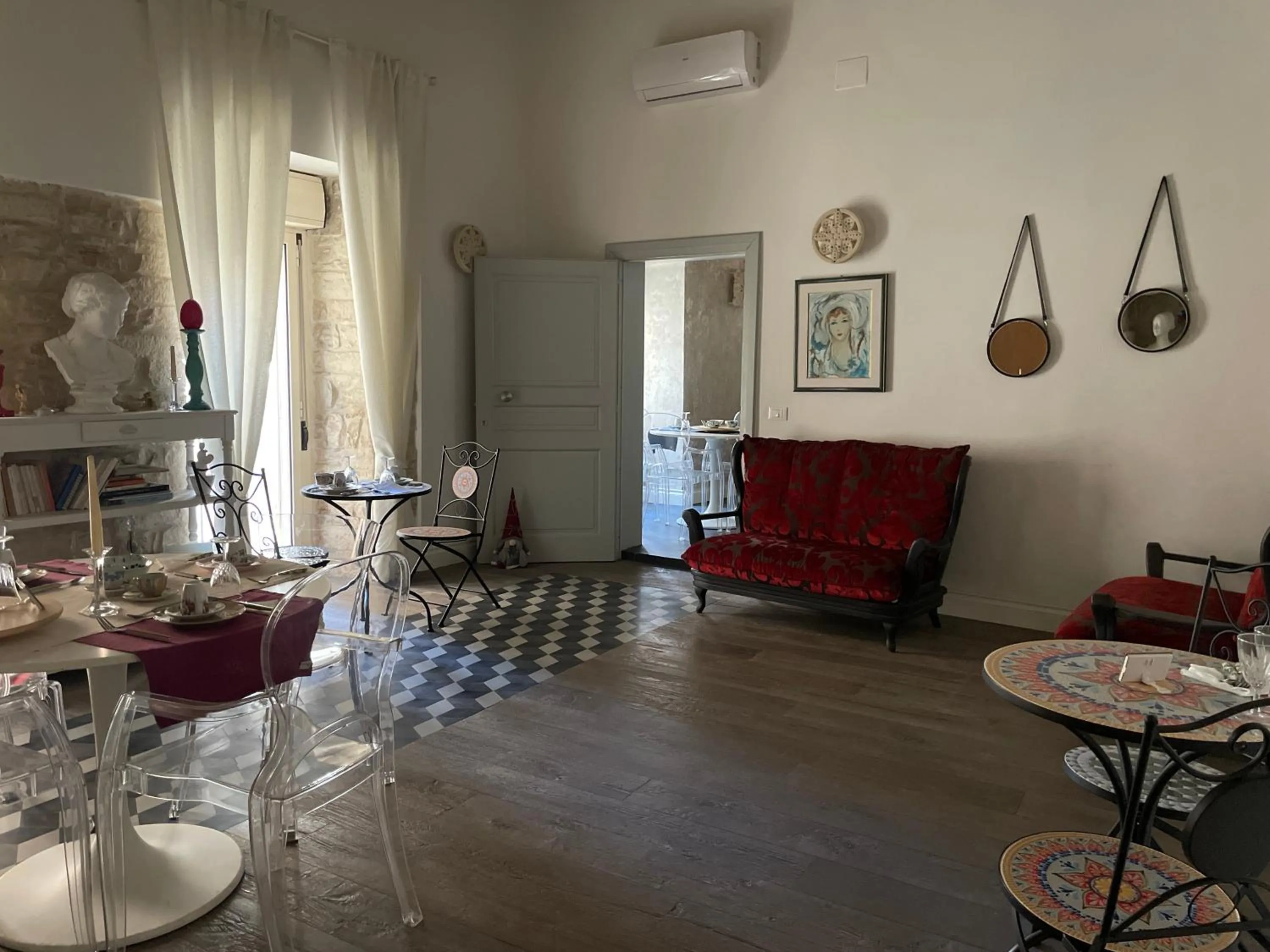 Seating area in Palazzo Siena De Facendis