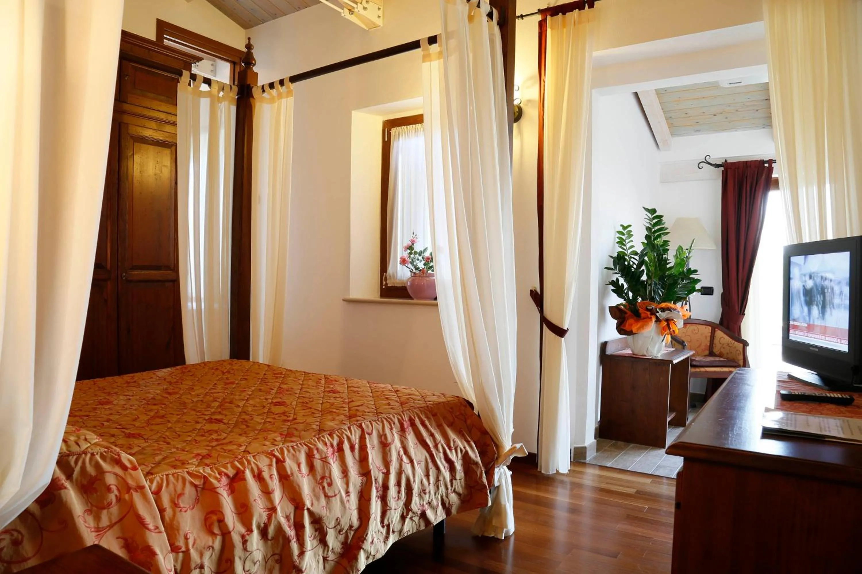 TV and multimedia, Bed in Colleverde Country House & SPA Urbino