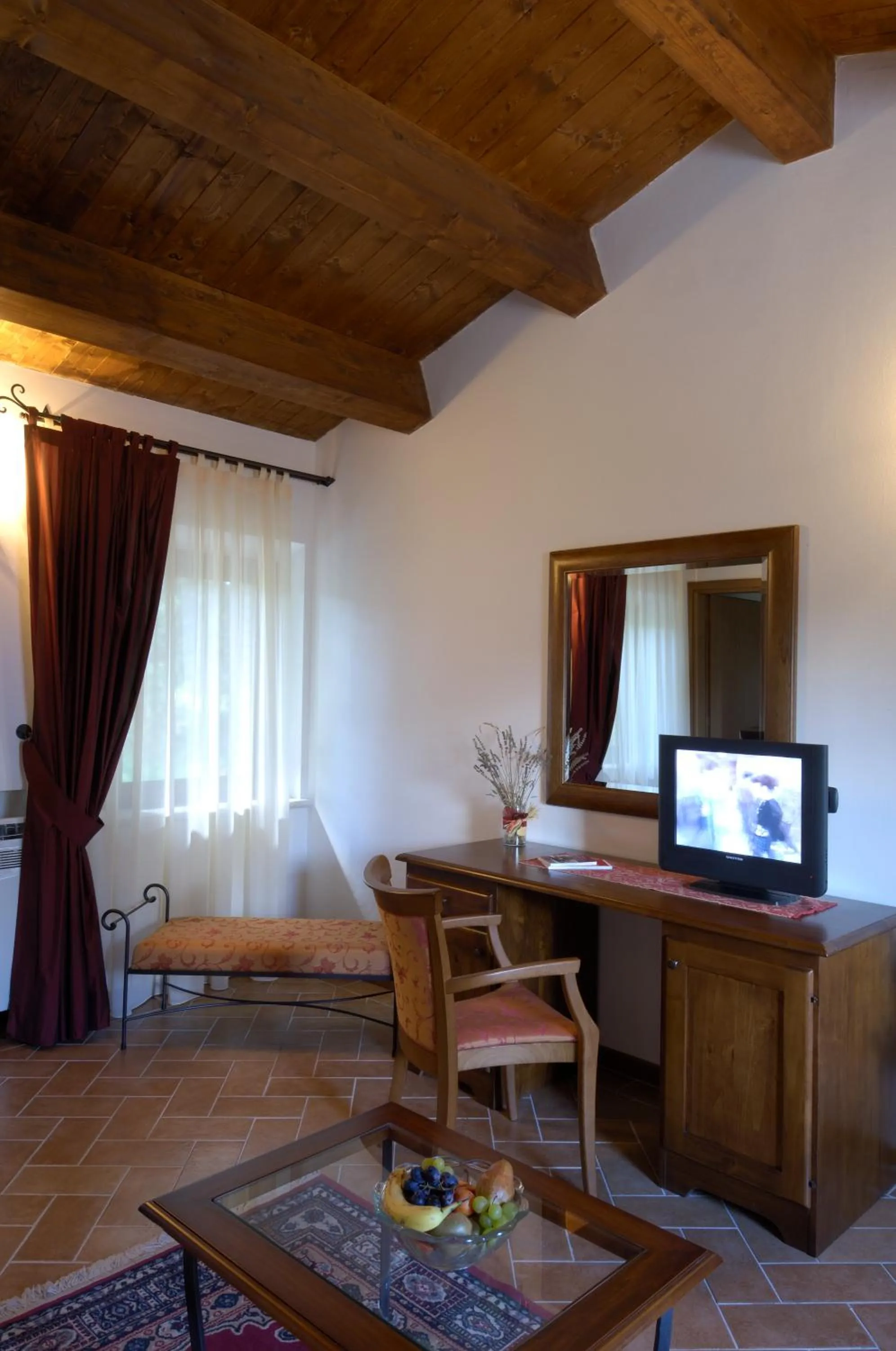 TV and multimedia in Colleverde Country House & SPA Urbino