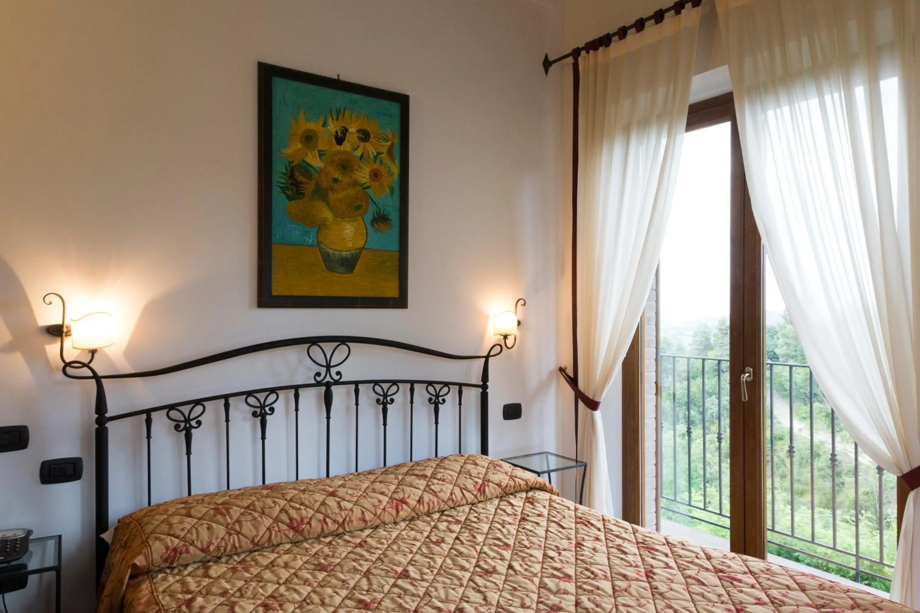 View (from property/room), Bed in Colleverde Country House & SPA Urbino