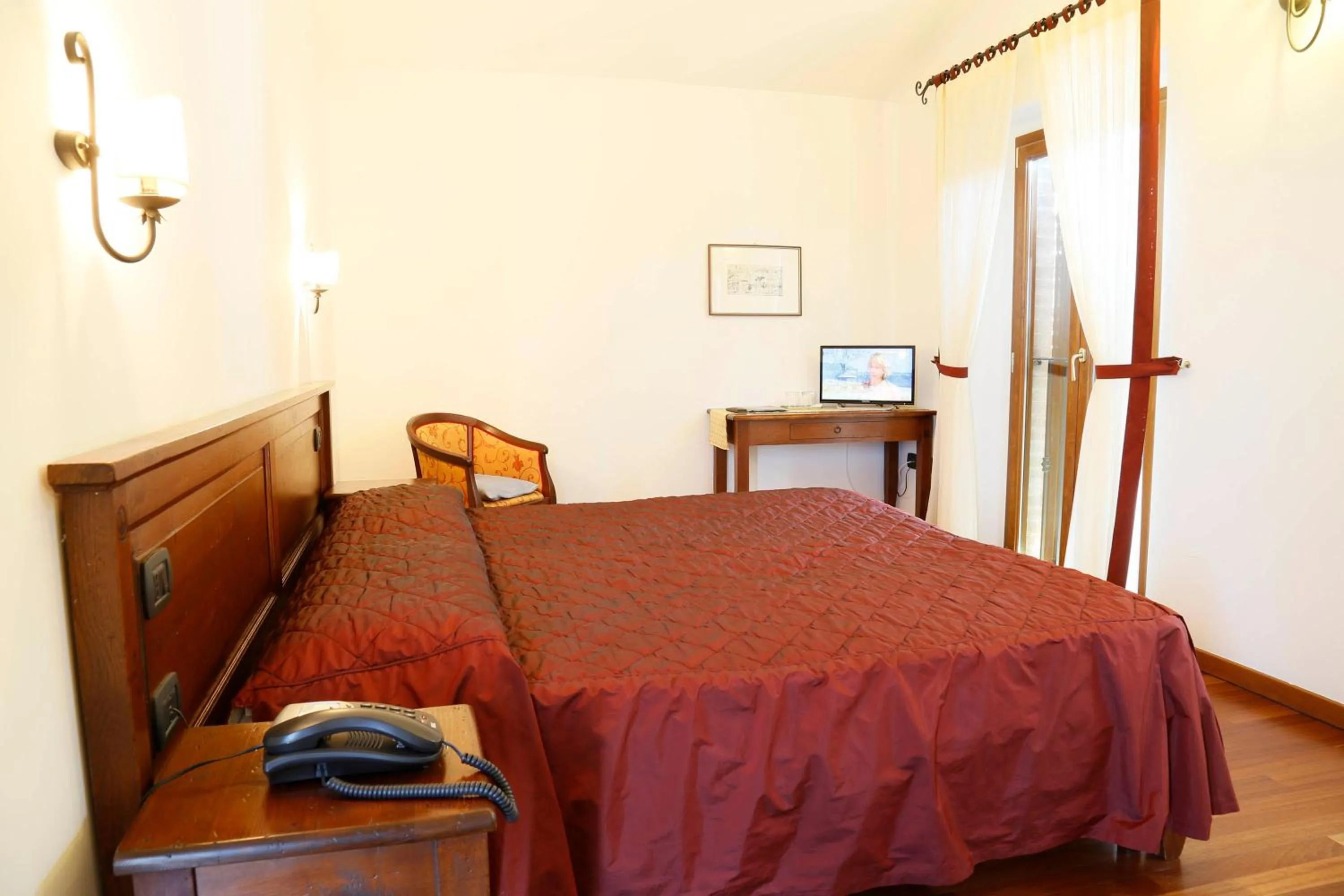 Photo of the whole room, Bed in Colleverde Country House & SPA Urbino