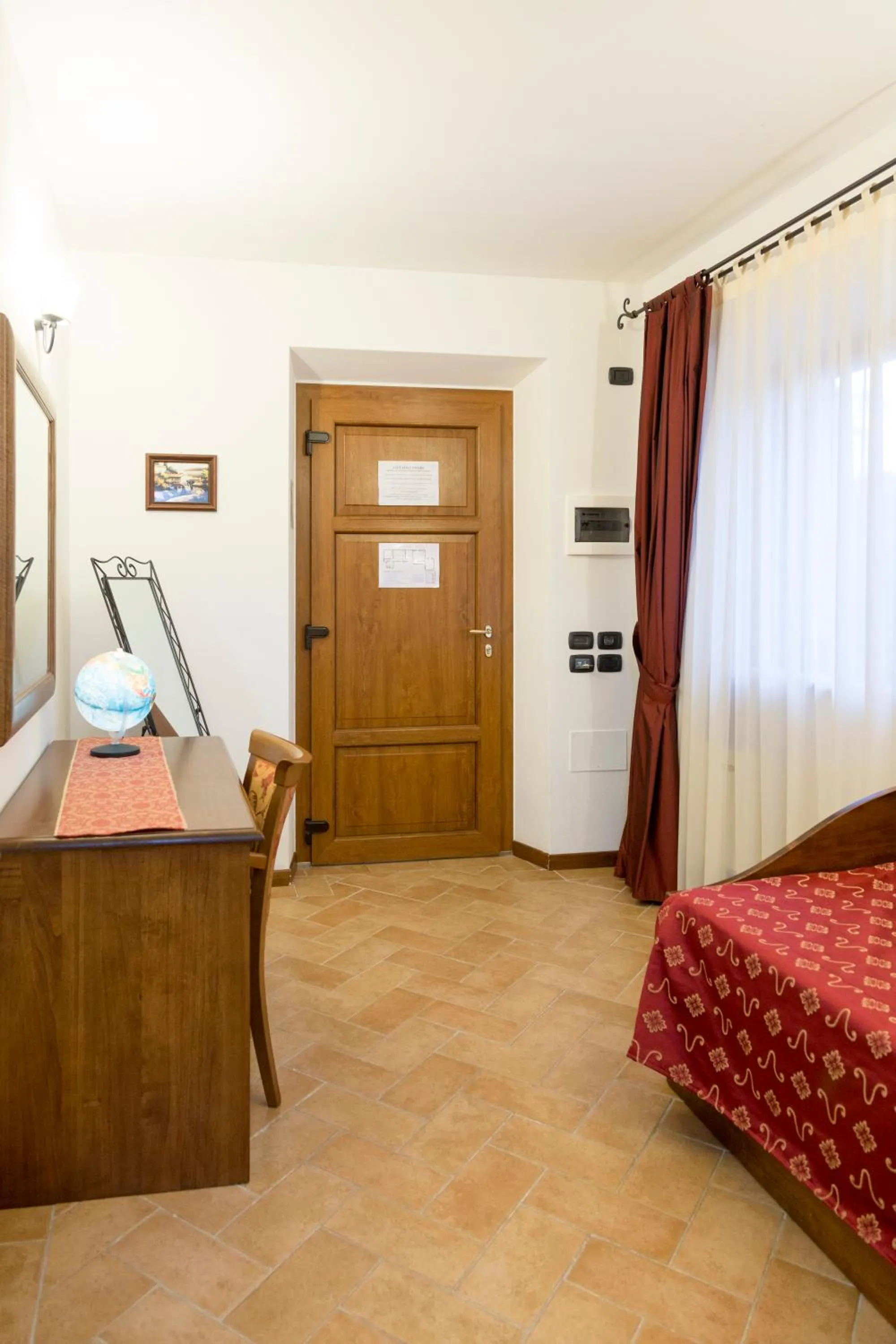 Living room, Bed in Colleverde Country House & SPA Urbino