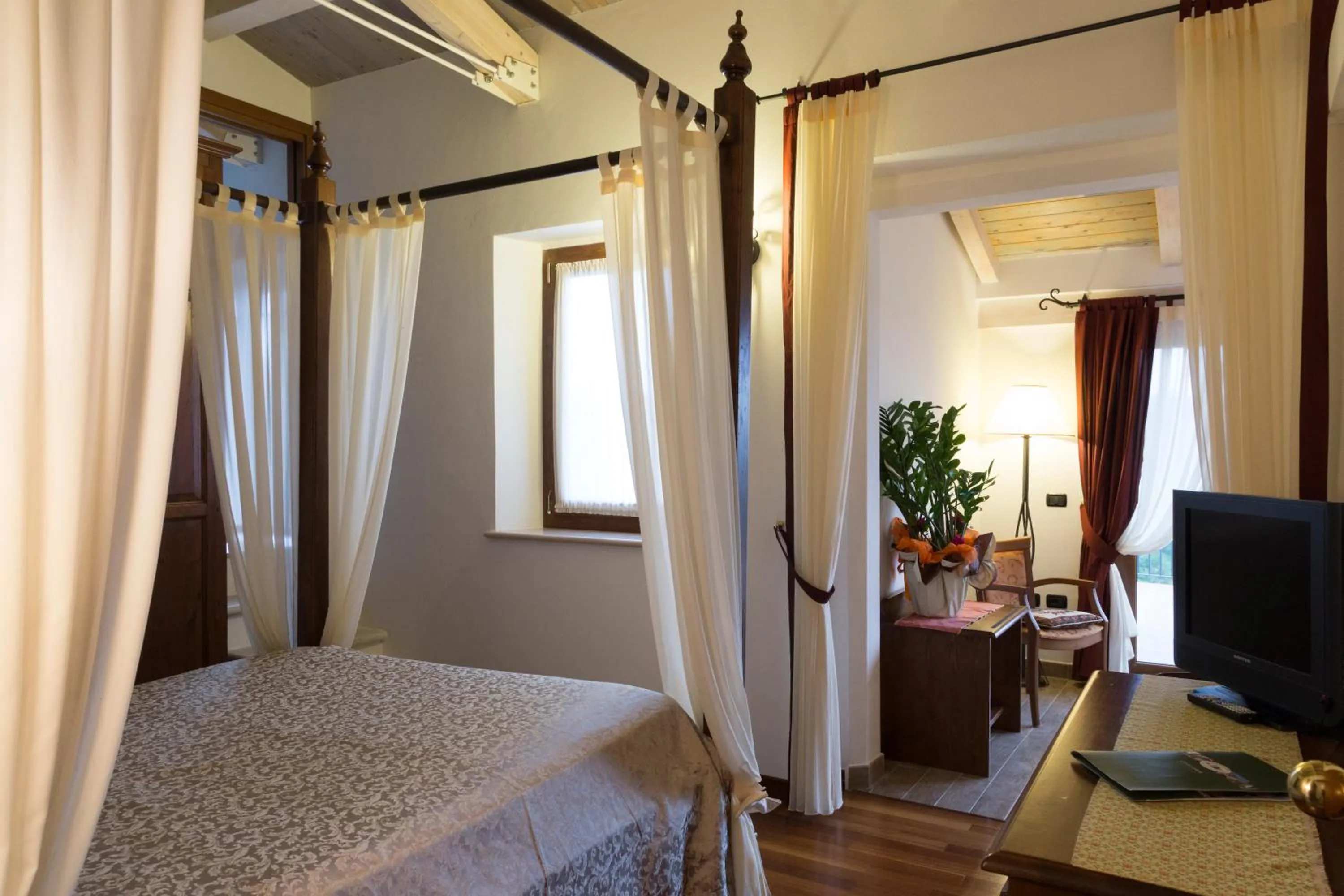 Bed in Colleverde Country House & SPA Urbino