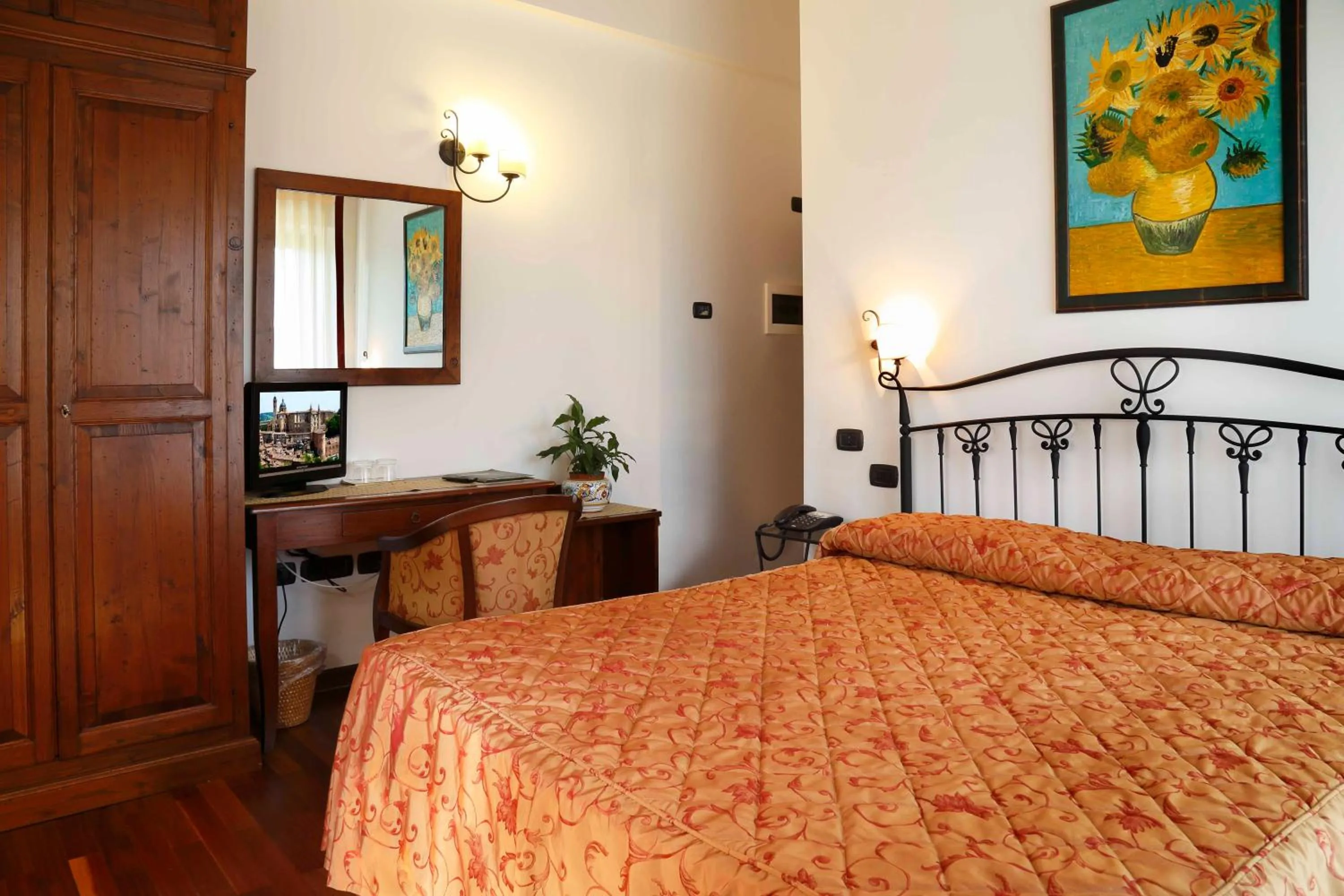 Photo of the whole room, Bed in Colleverde Country House & SPA Urbino