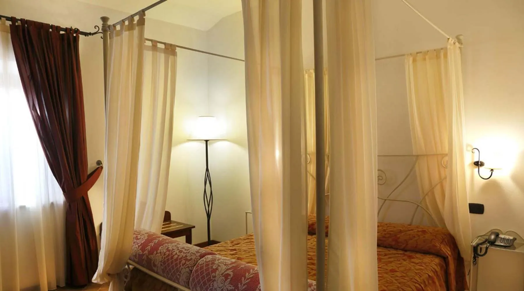 Bedroom, Bed in Colleverde Country House & SPA Urbino