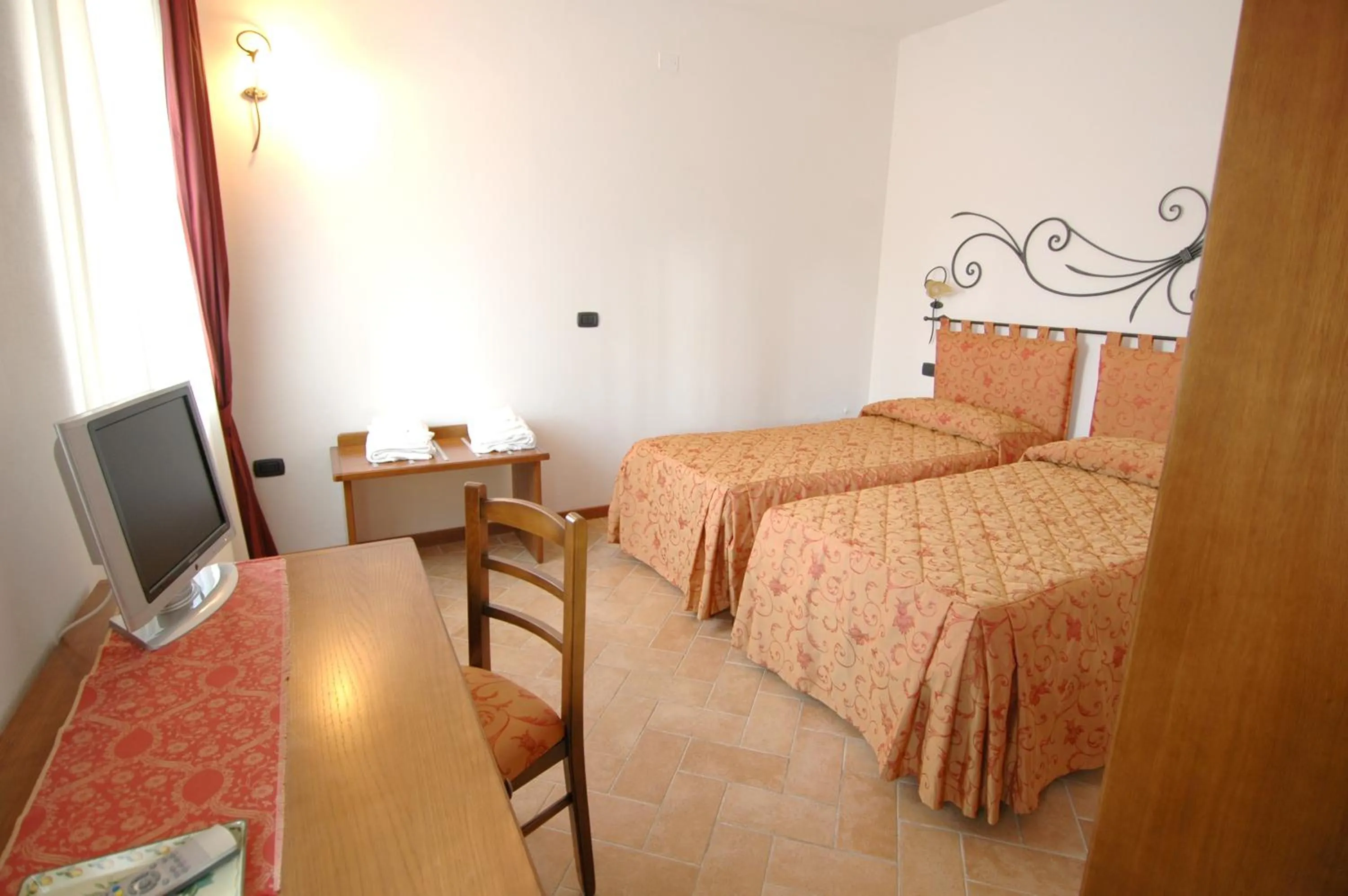 Photo of the whole room, Bed in Colleverde Country House & SPA Urbino