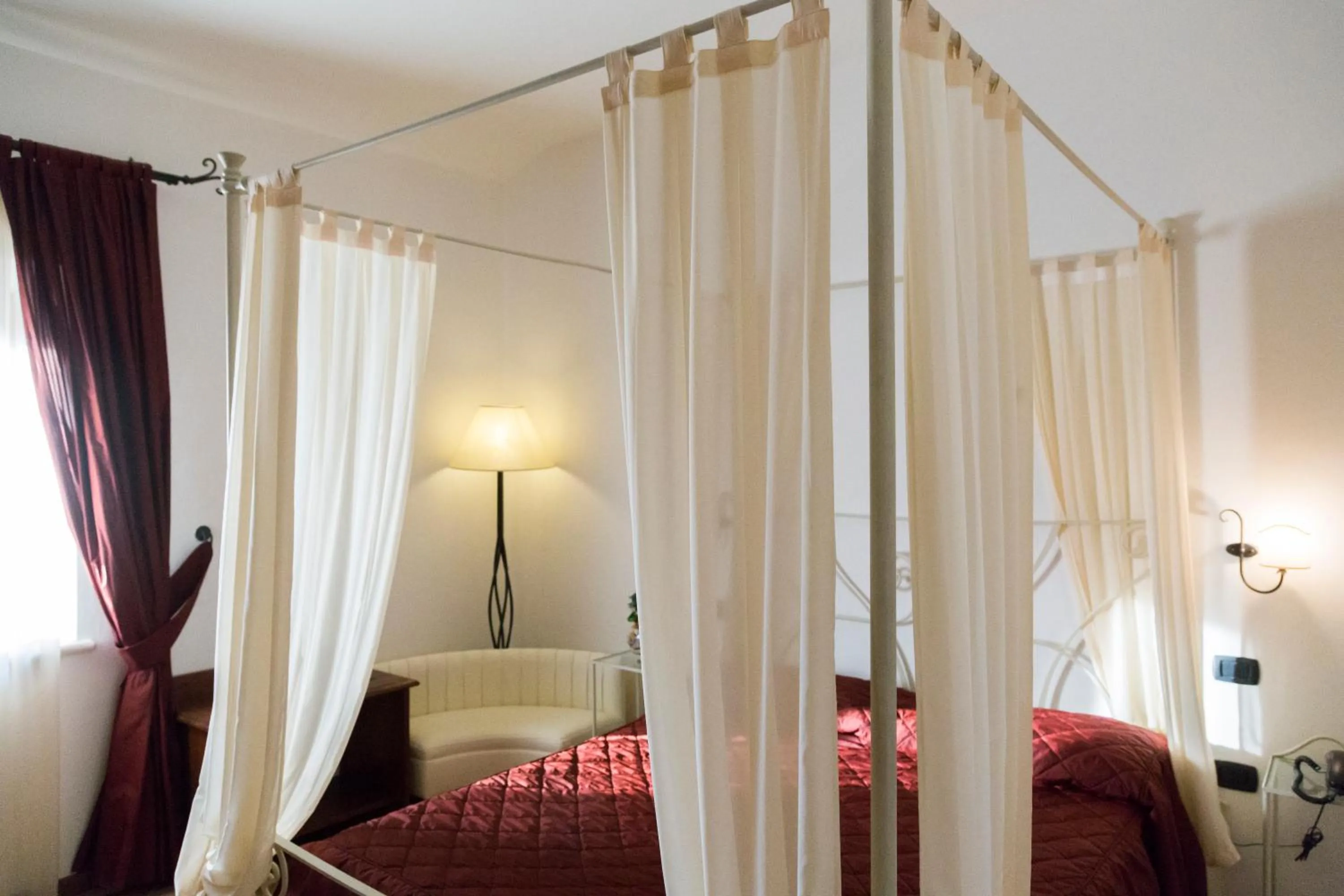 Bed in Colleverde Country House & SPA Urbino