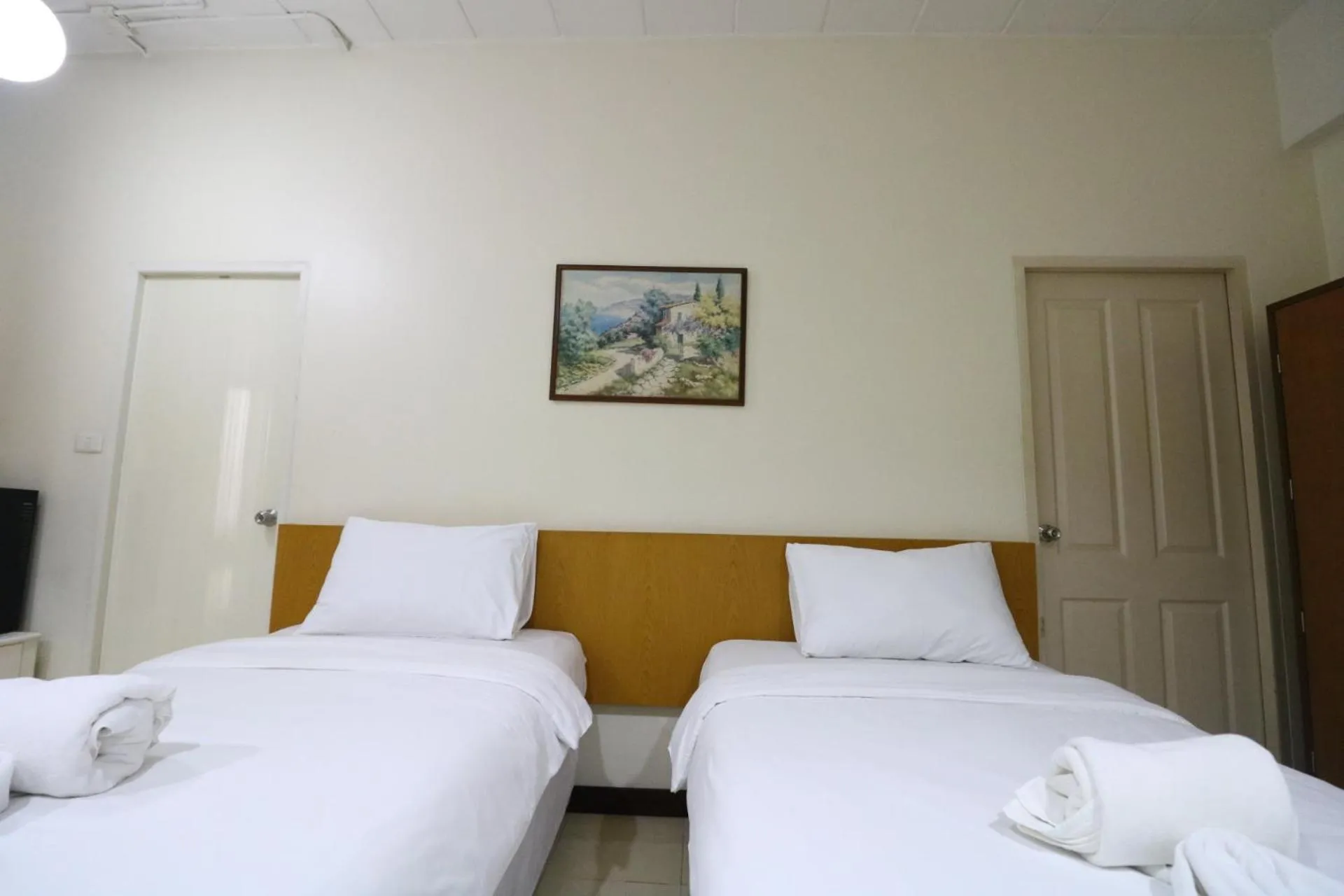 Bed in JL Bangkok Hotel