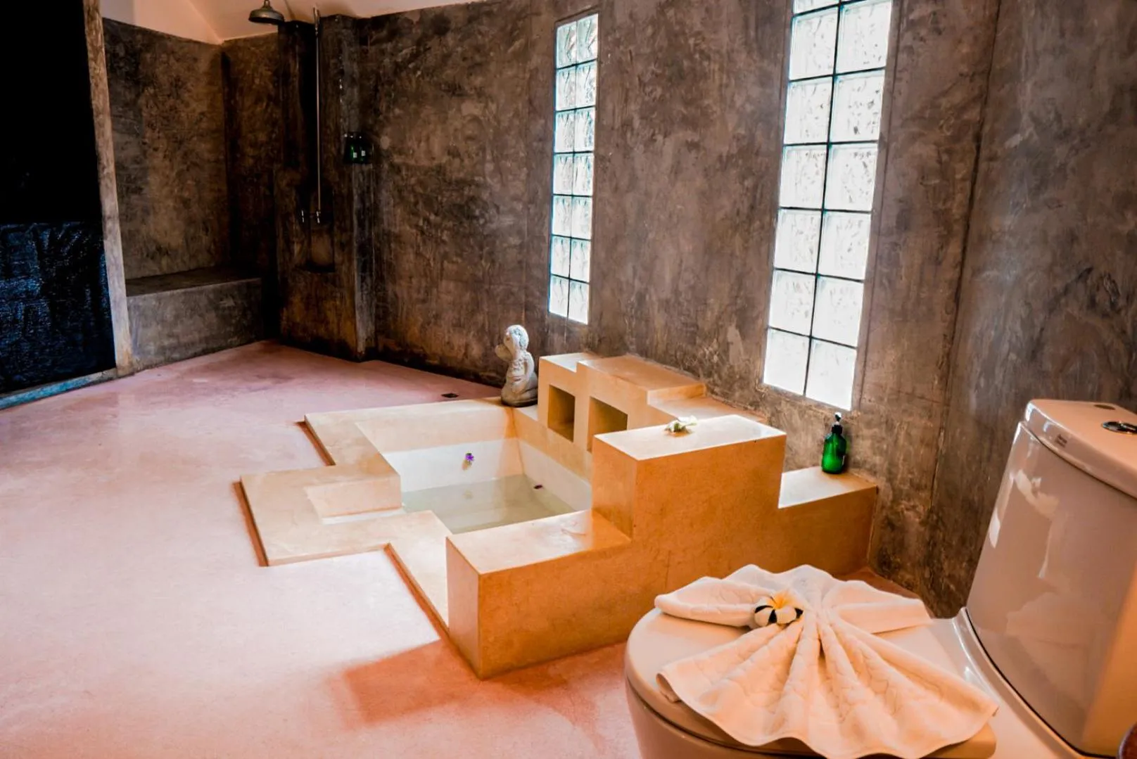 Bathroom, Bed in The Hideaway Pariya Haad Yuan Ko Pha-ngan