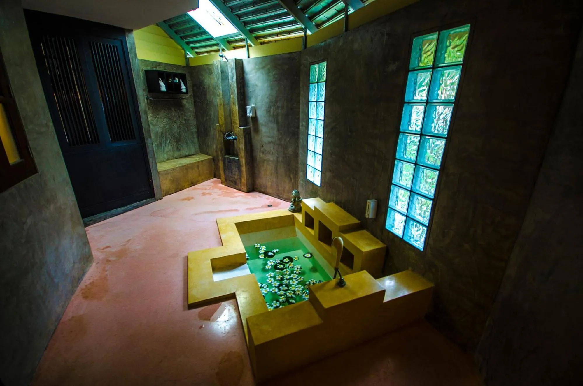 Bathroom, Bed in The Hideaway Pariya Haad Yuan Ko Pha-ngan