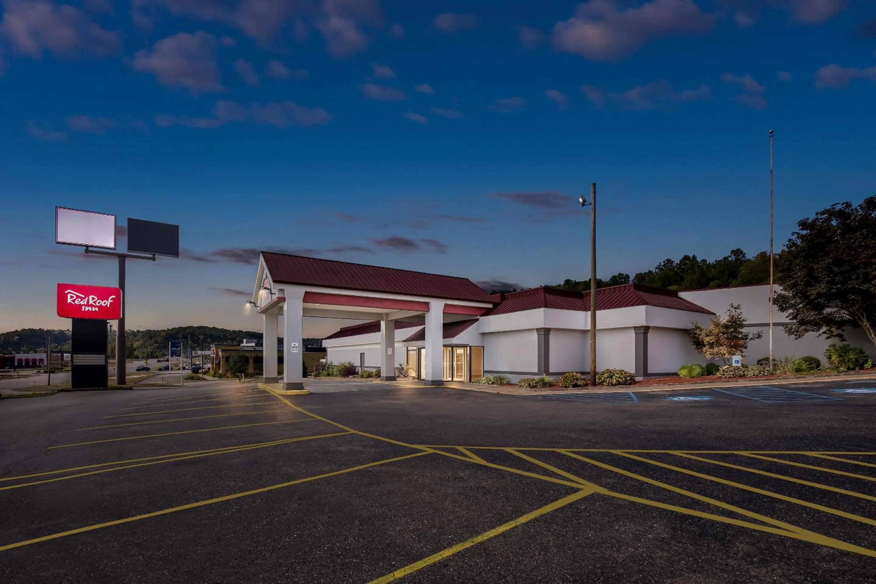 Facade/entrance in Red Roof Inn Cambridge, OH