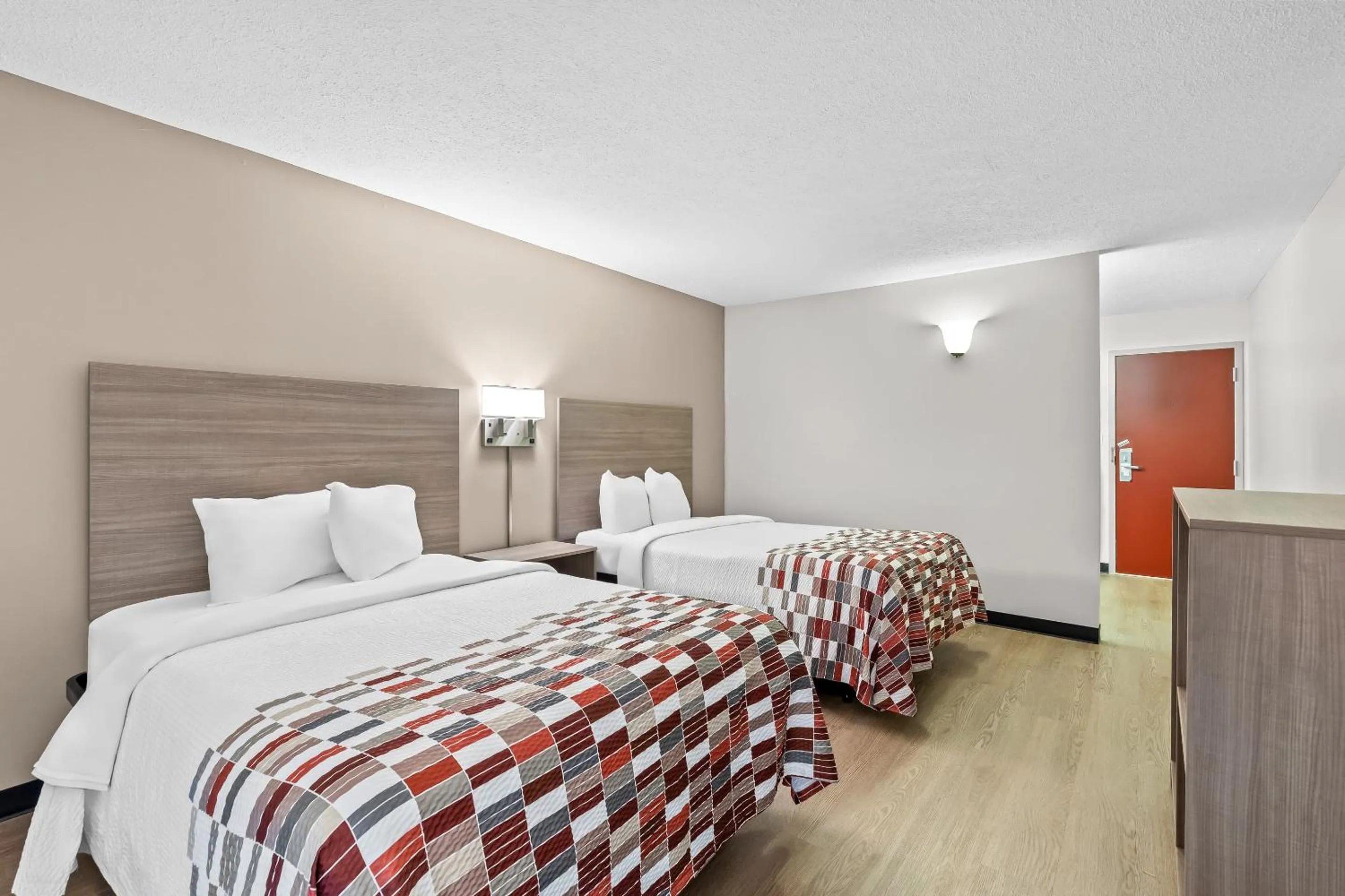 Bedroom, Bed in Red Roof Inn Cambridge, OH