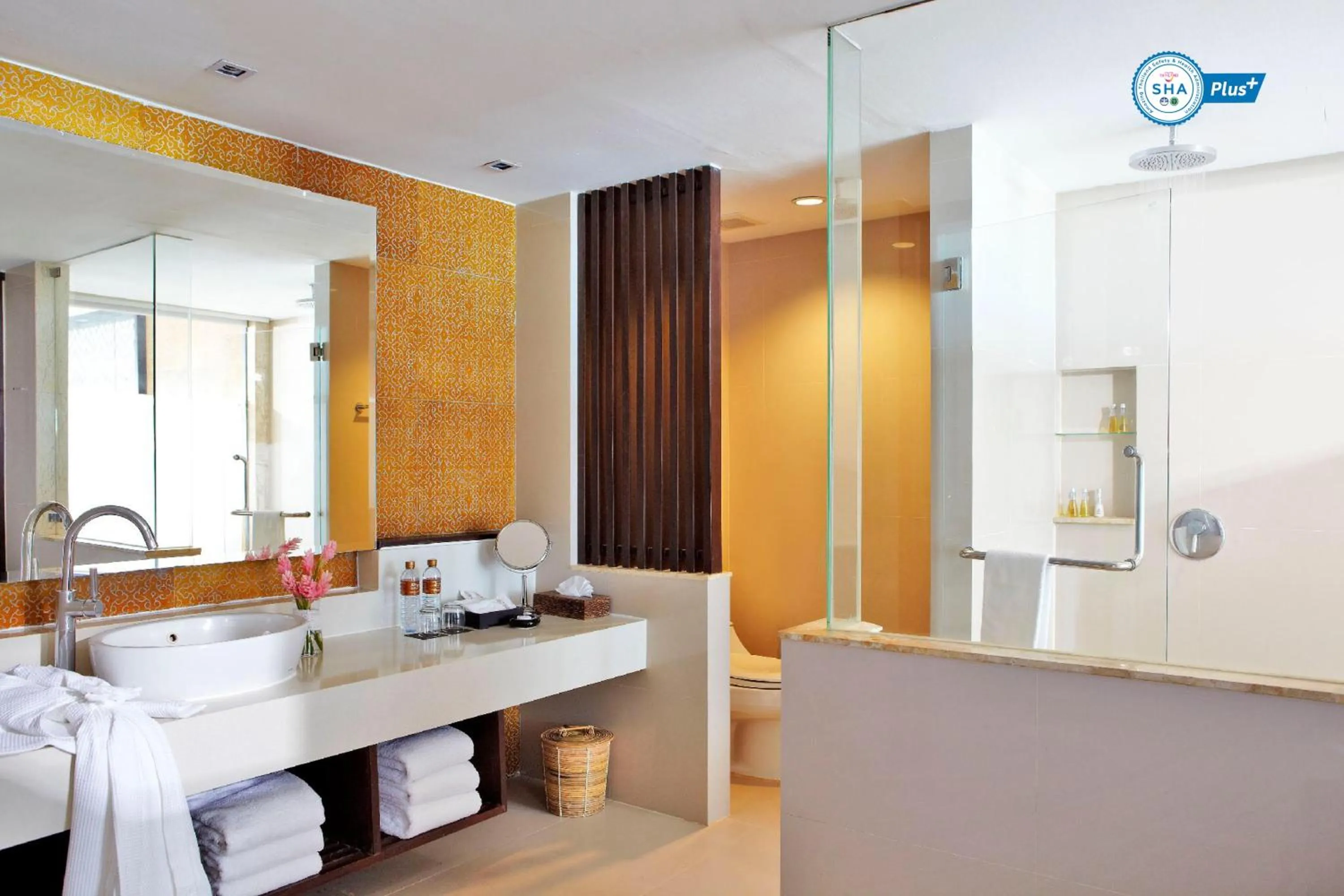 Shower in Sareeraya Villas & Suites