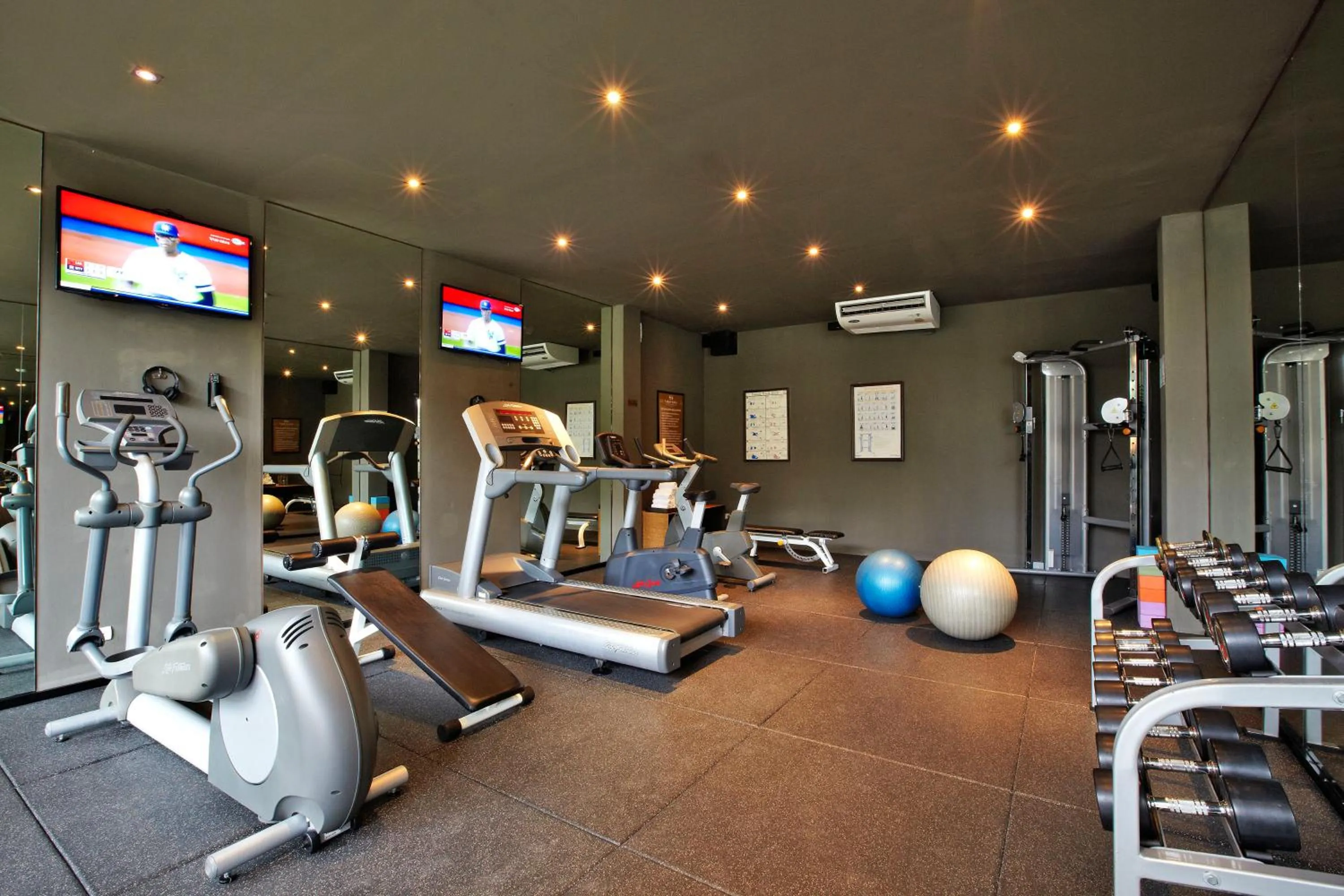 Fitness centre/facilities in Sareeraya Villas & Suites