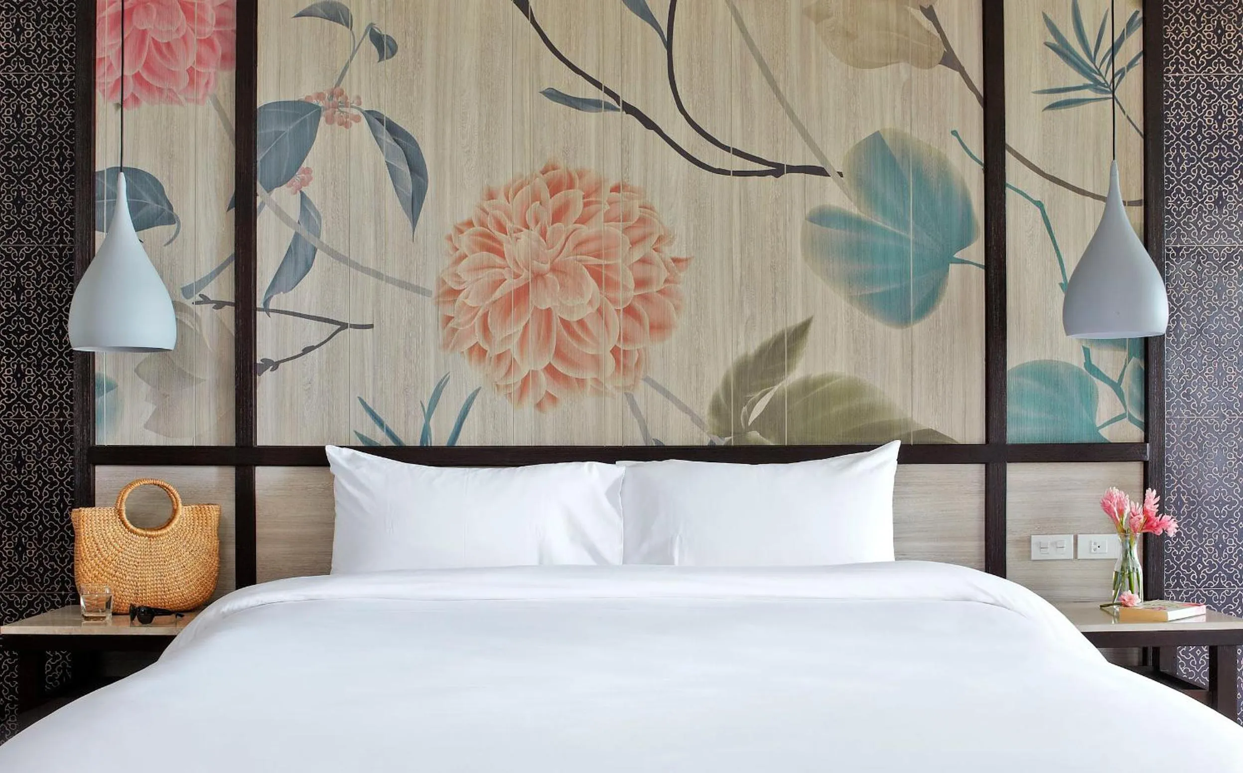 Bed in Sareeraya Villas & Suites