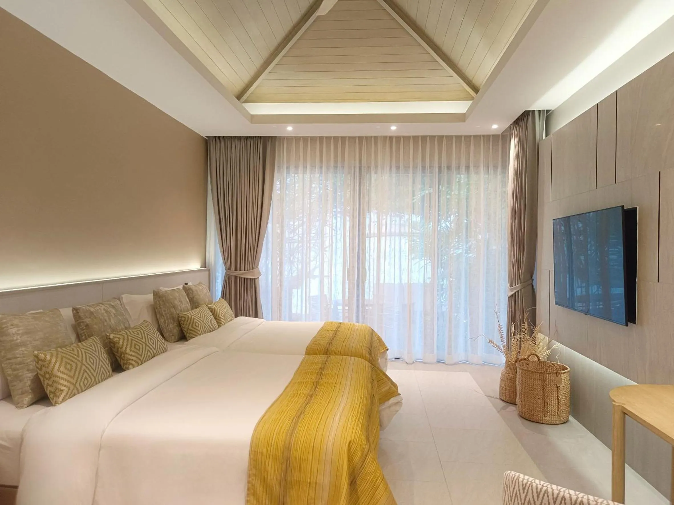 Bed in Sareeraya Villas & Suites