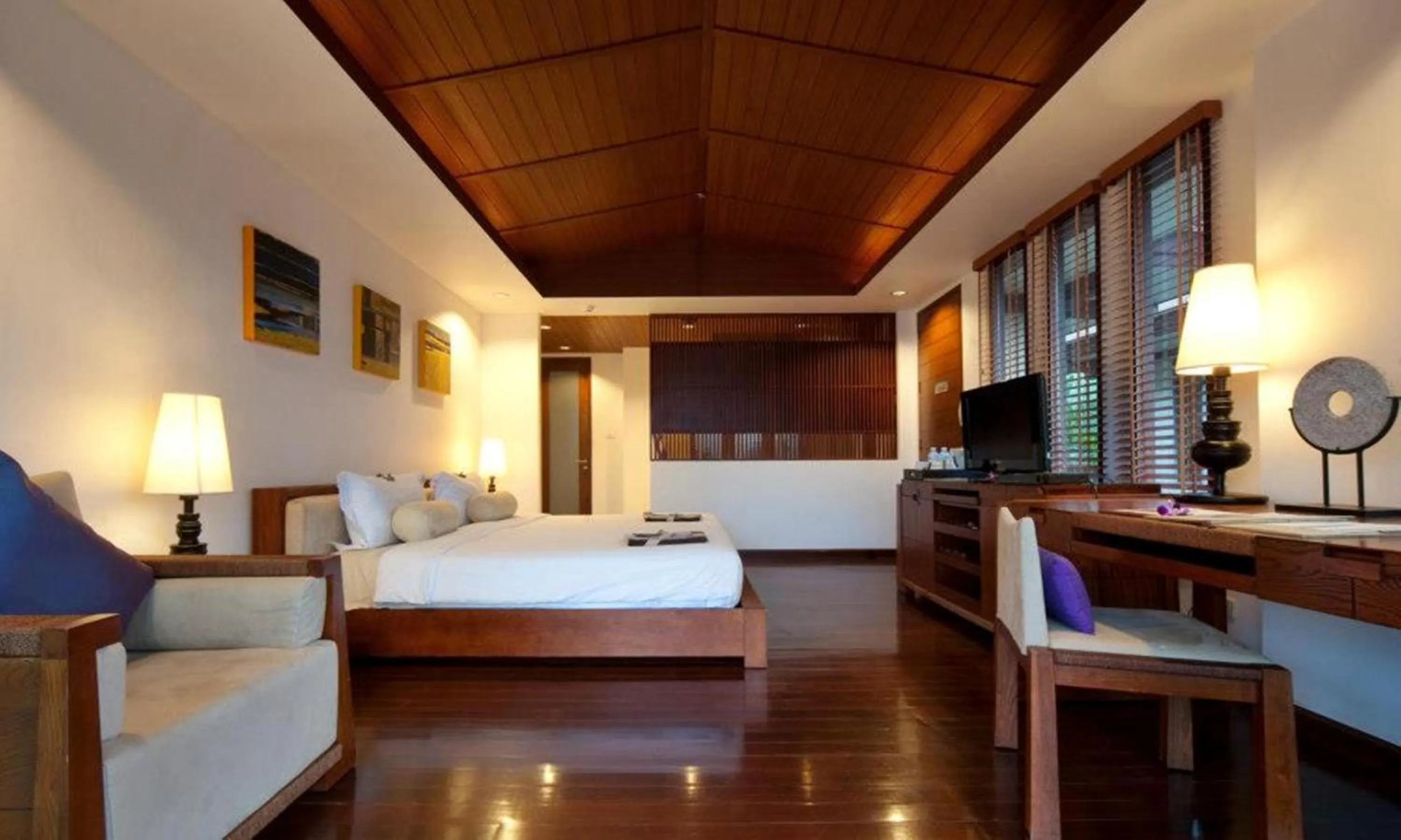 Bed in The Sarann Koh Samui, Suites & Villas