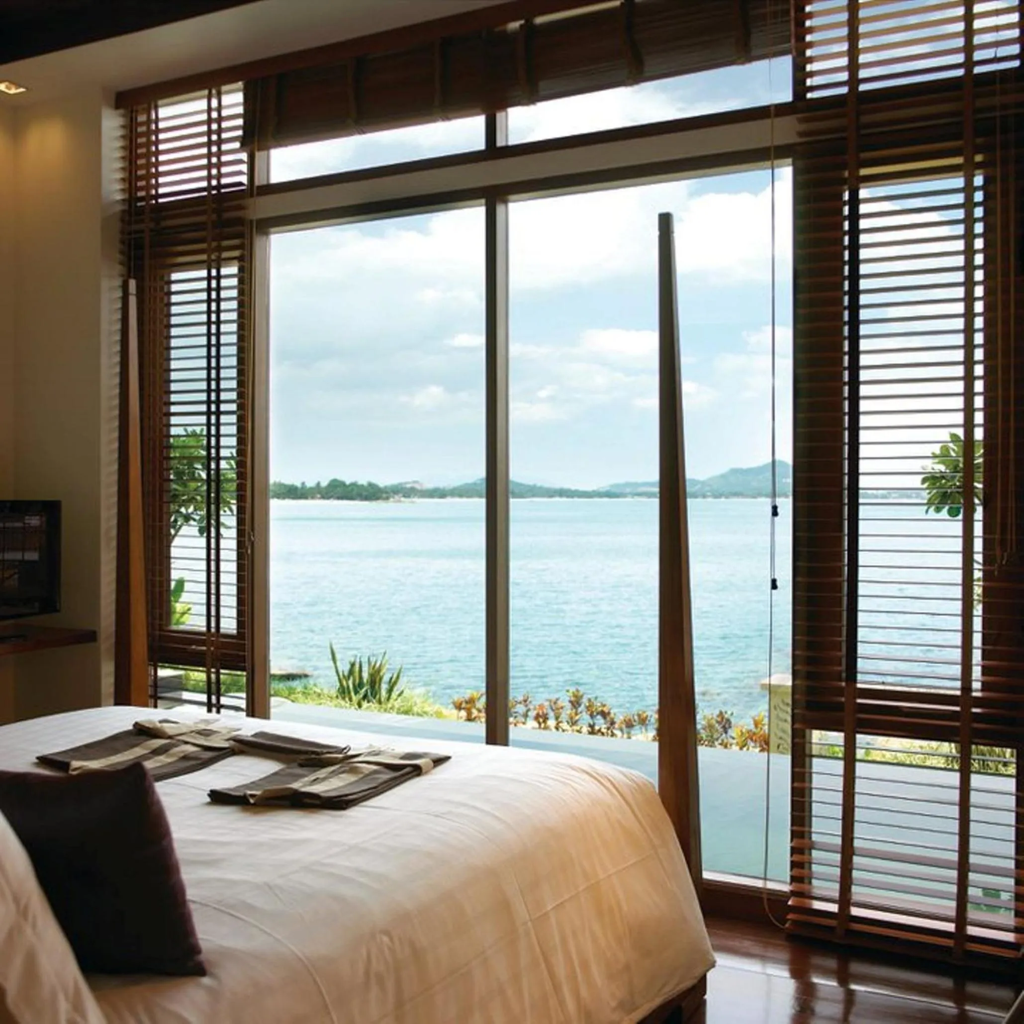 Bed in The Sarann Koh Samui, Suites & Villas