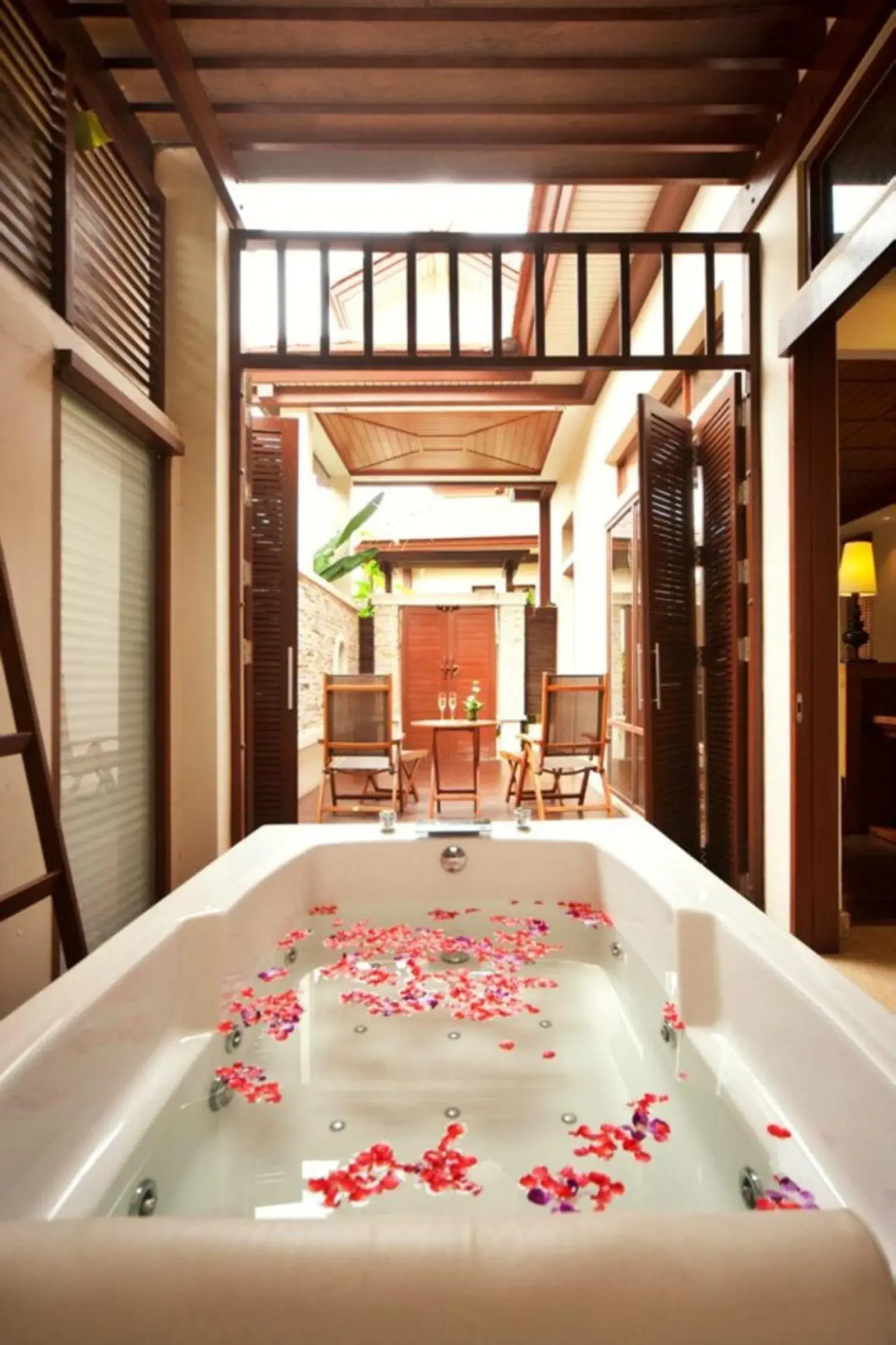Suite with Spa Bath in The Sarann, Koh Samui - Suites & Villas Suite with Spa Bath in The Sarann, Koh Samui - Suites & Villas