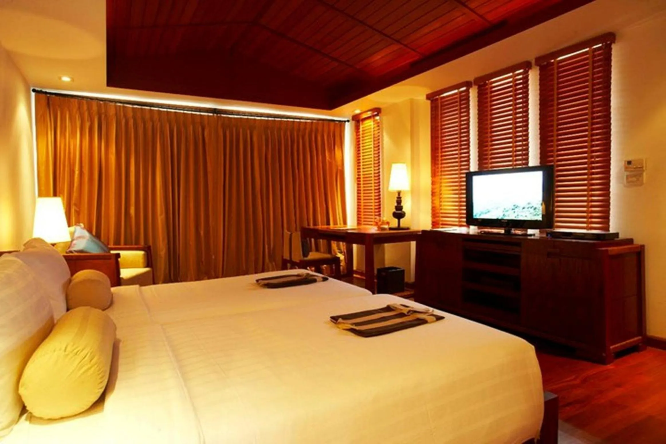 Bed in The Sarann Koh Samui, Suites & Villas