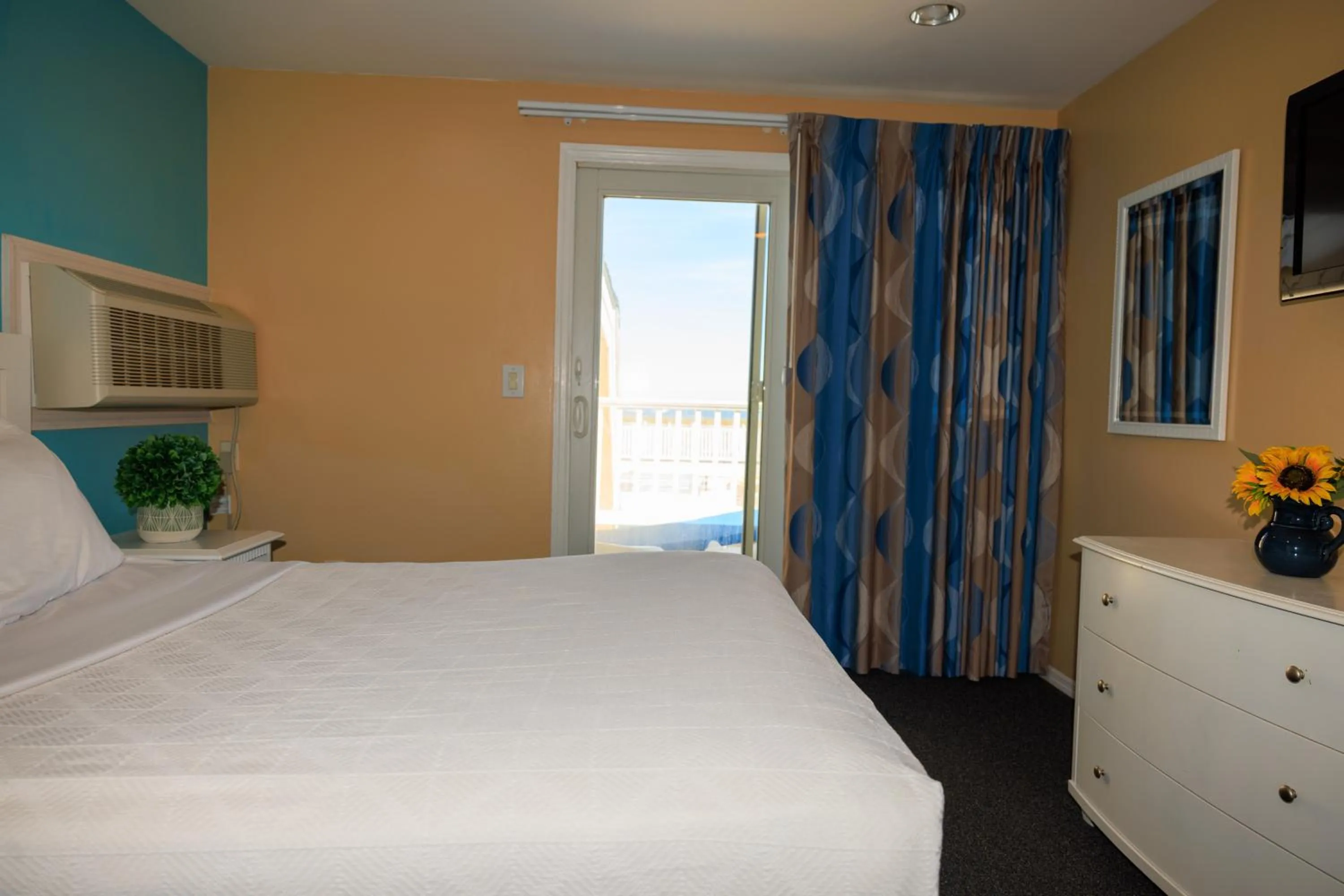 Bed in The White Sands Resort and Spa