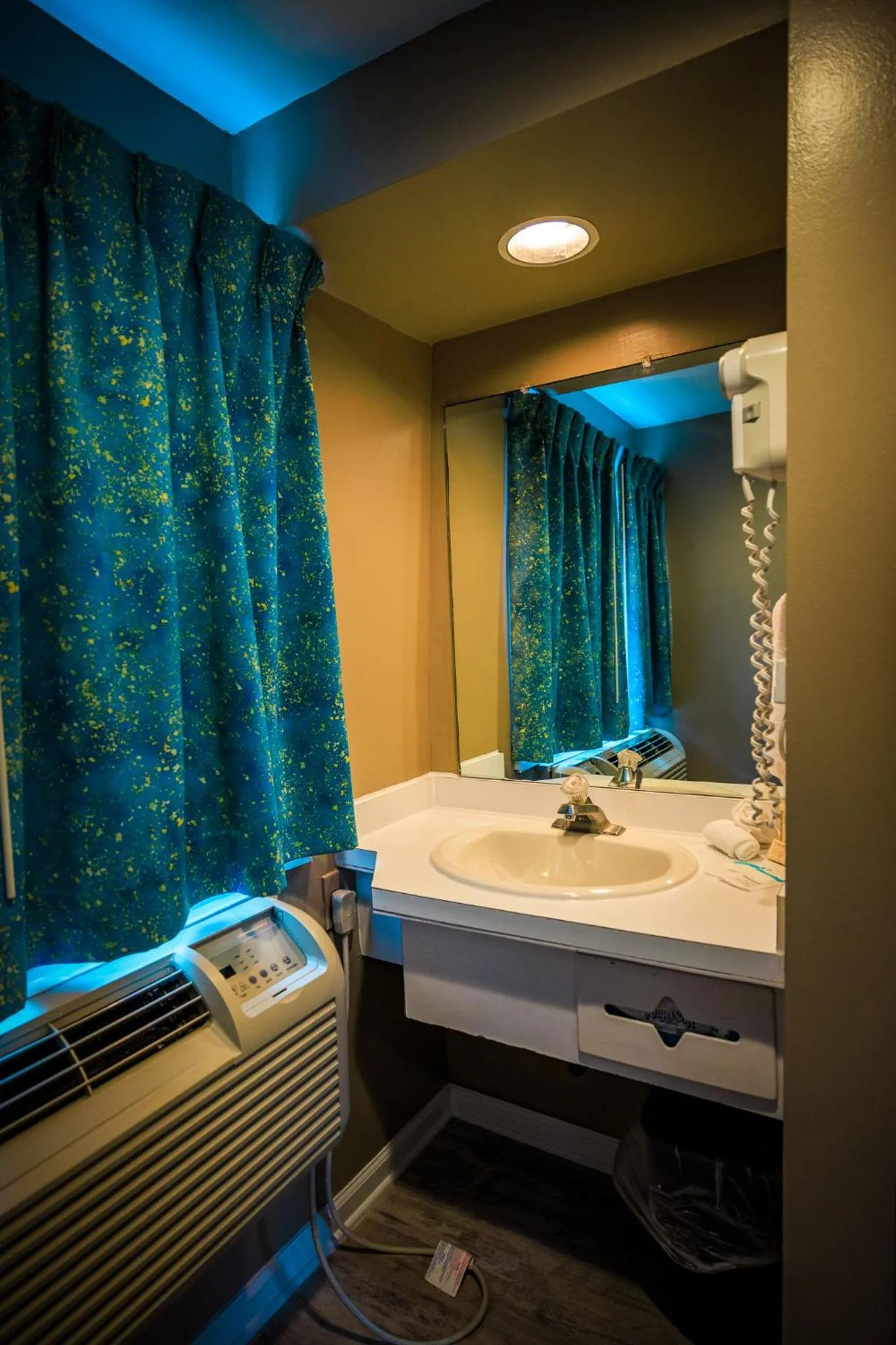 Bed in The White Sands Resort and Spa