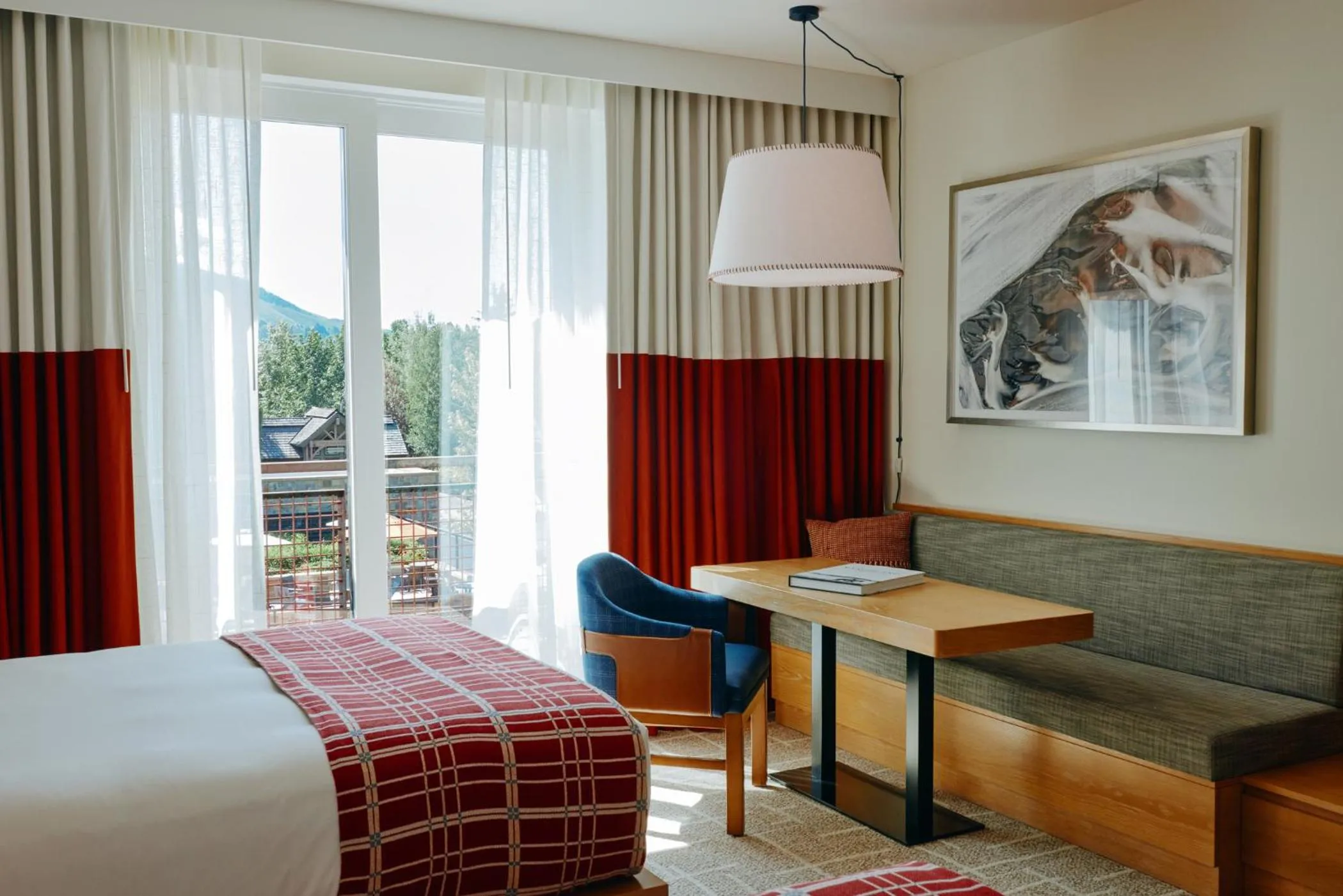 Seating area, Bed in Limelight Hotel Ketchum