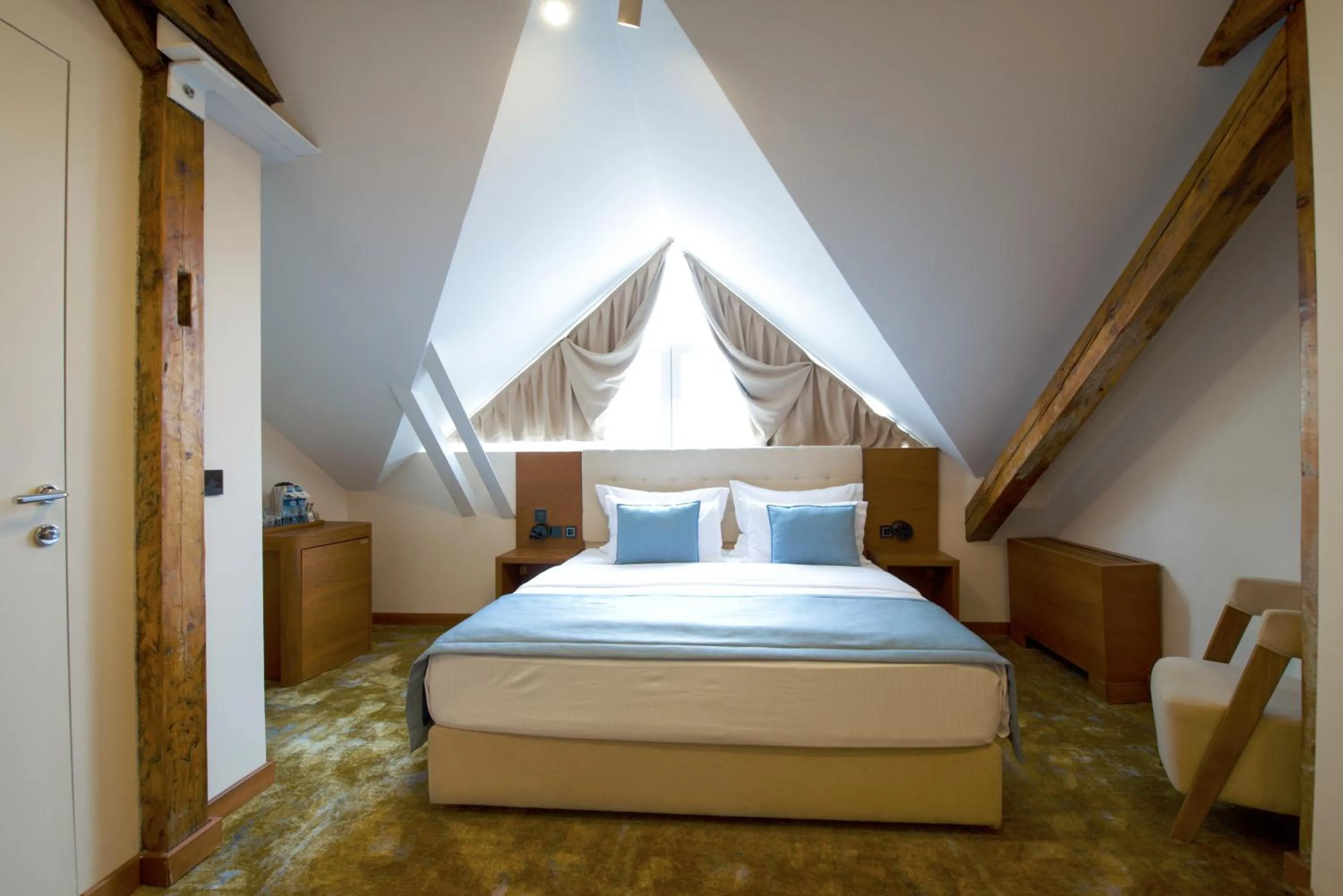 Bedroom, Bed in Hotel City Savoy