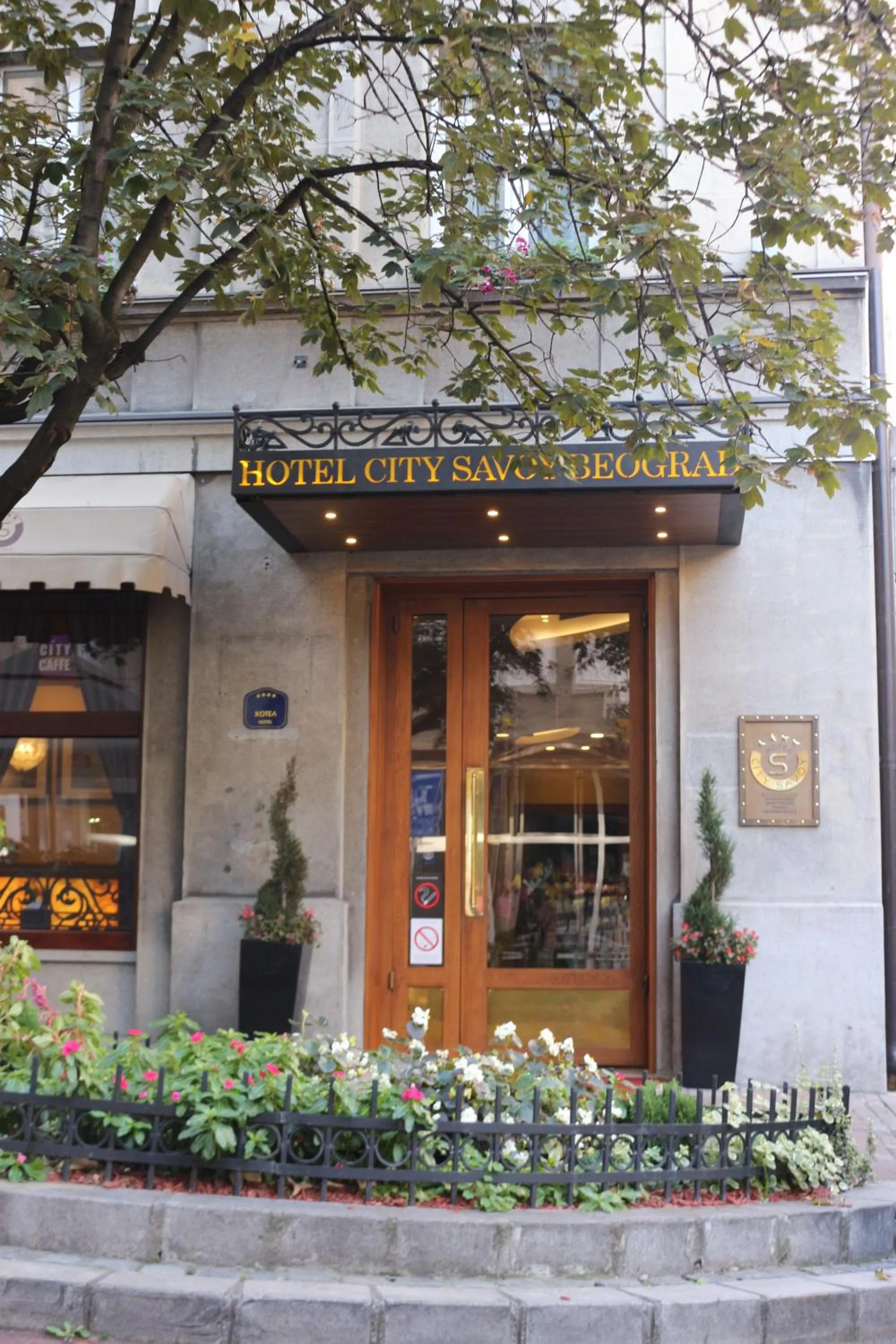 Facade/entrance in Hotel City Savoy