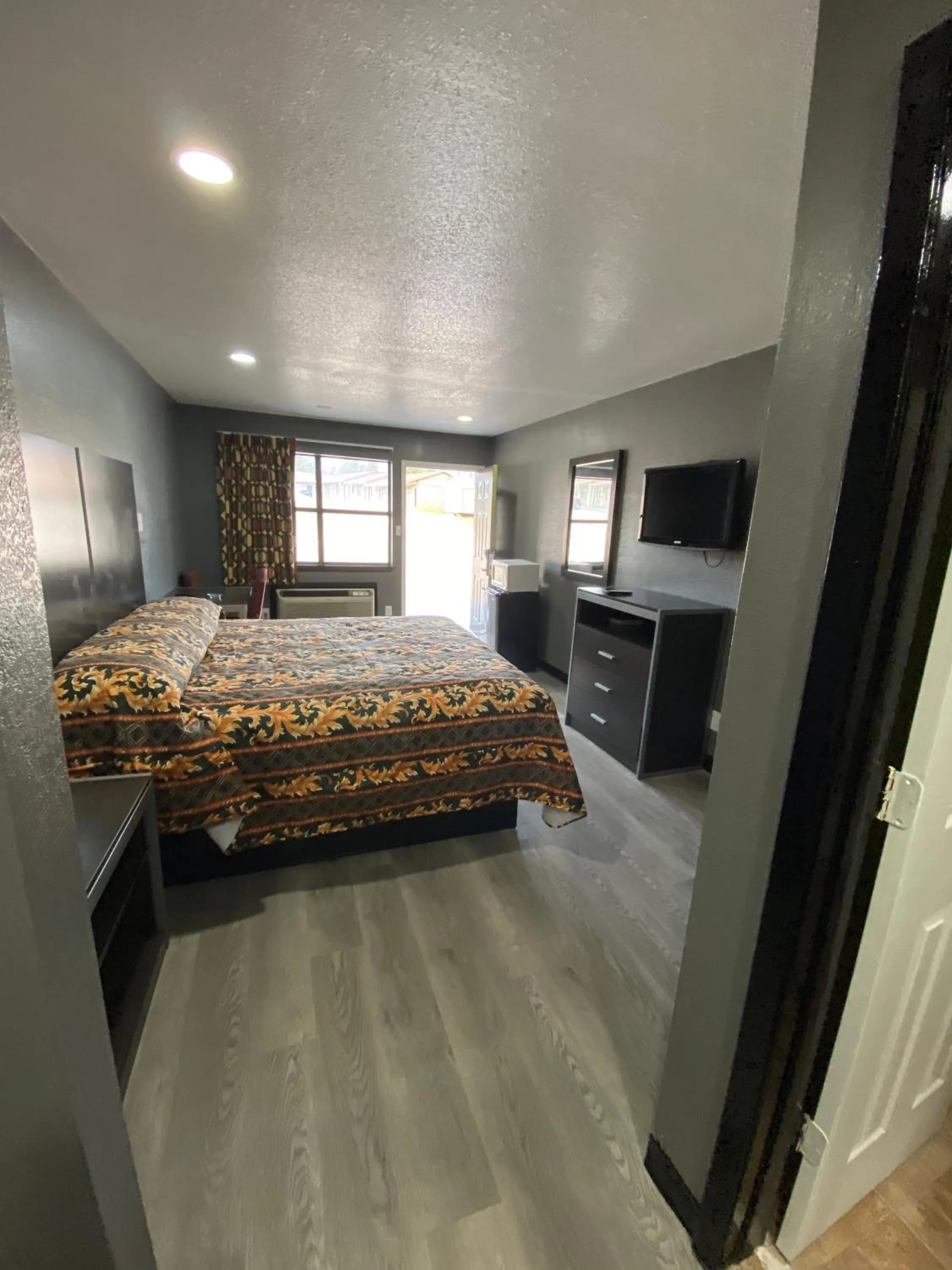 Bed in Town House Motel