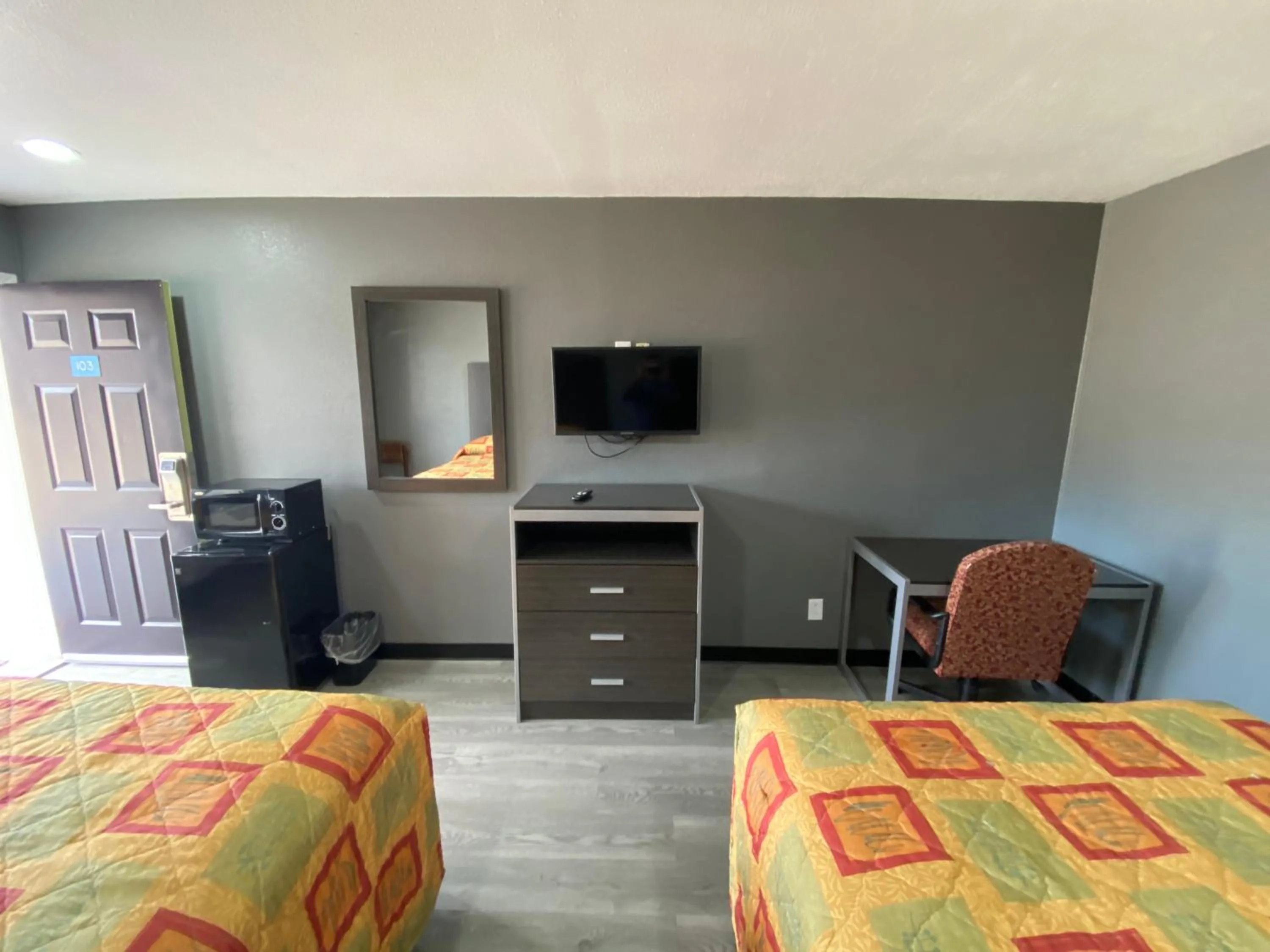 Bed in Town House Motel