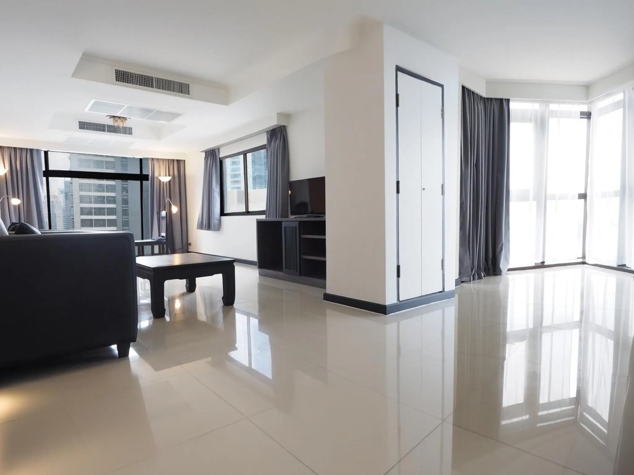 TV and multimedia in Pinnacle Lumpini Park Hotel