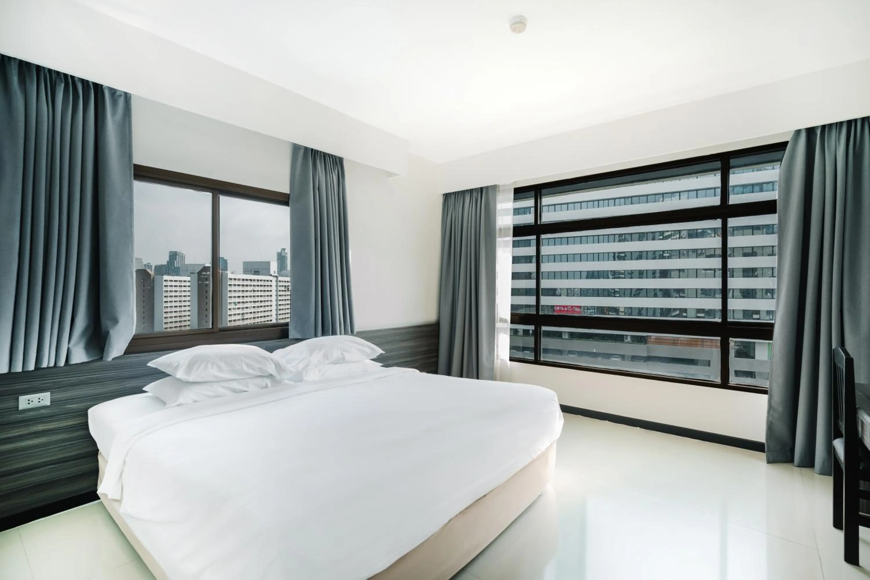 Bedroom, Bed in Pinnacle Lumpini Park Hotel