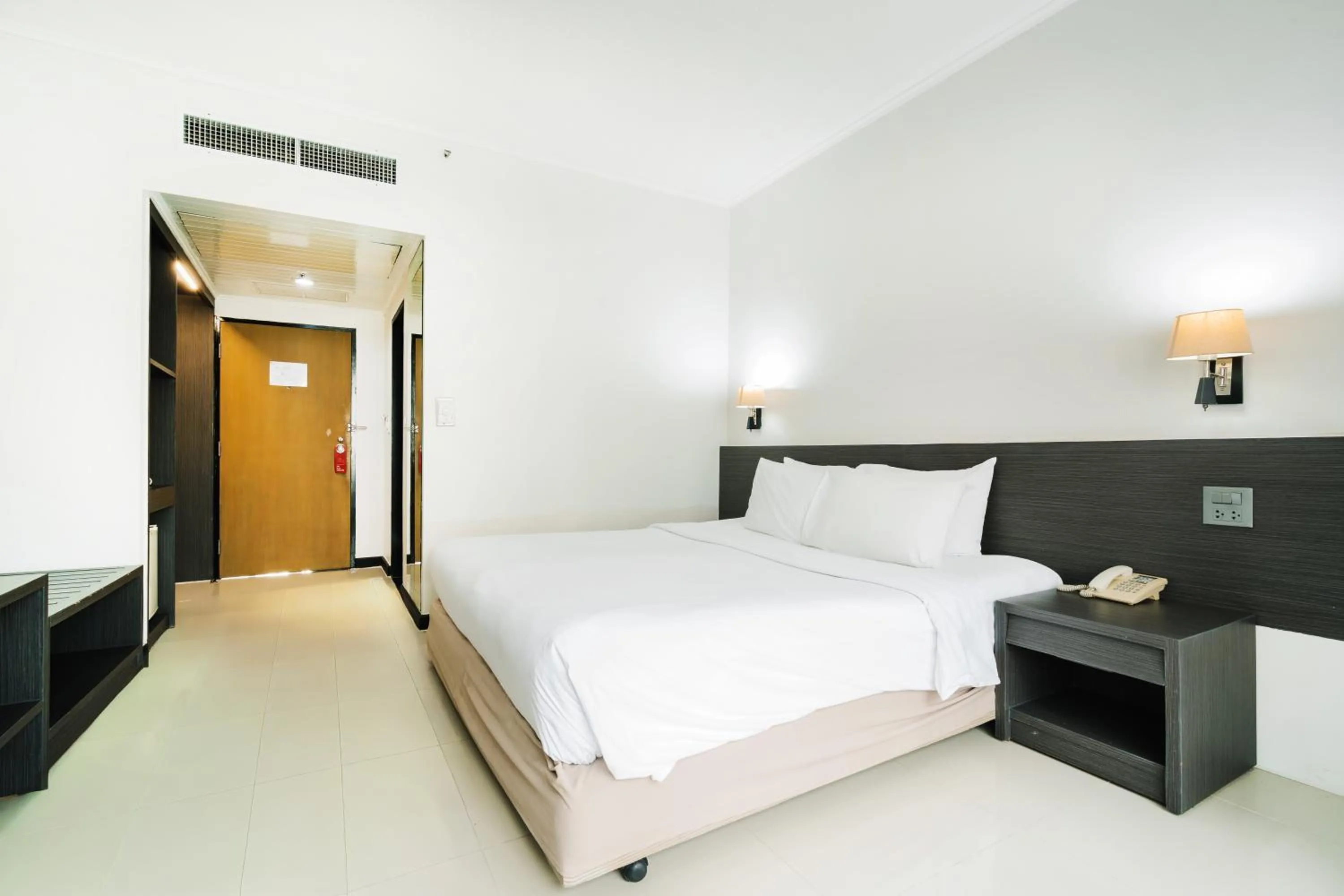 Photo of the whole room, Bed in Pinnacle Lumpini Park Hotel