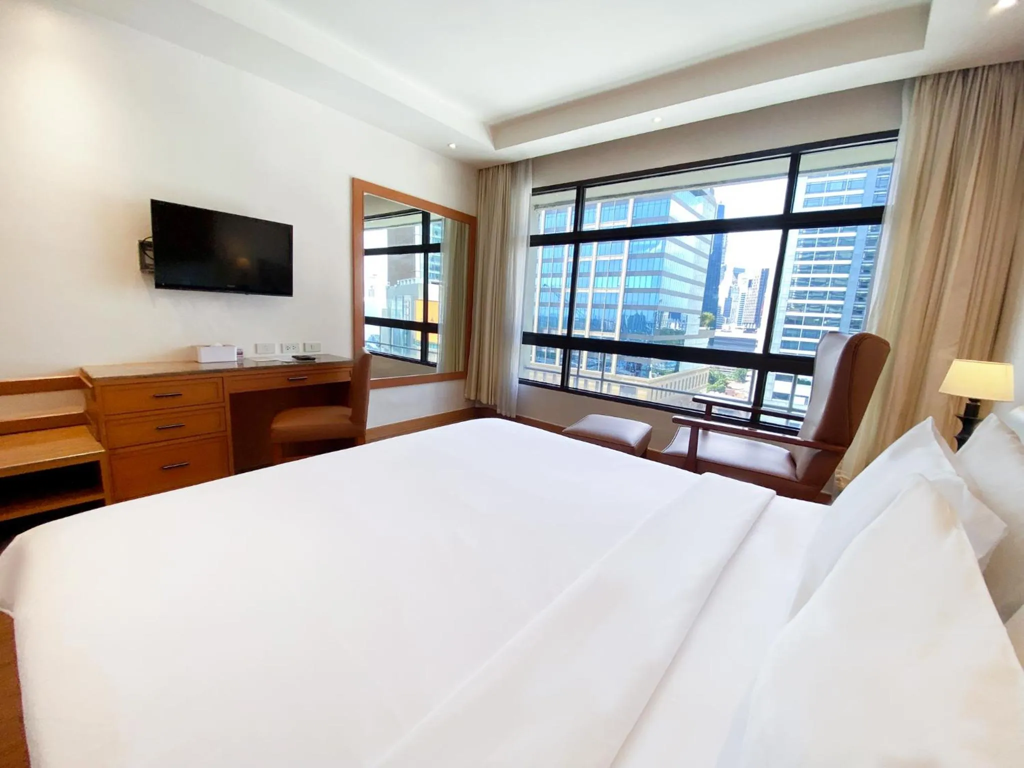 Bedroom, Bed in Pinnacle Lumpini Park Hotel