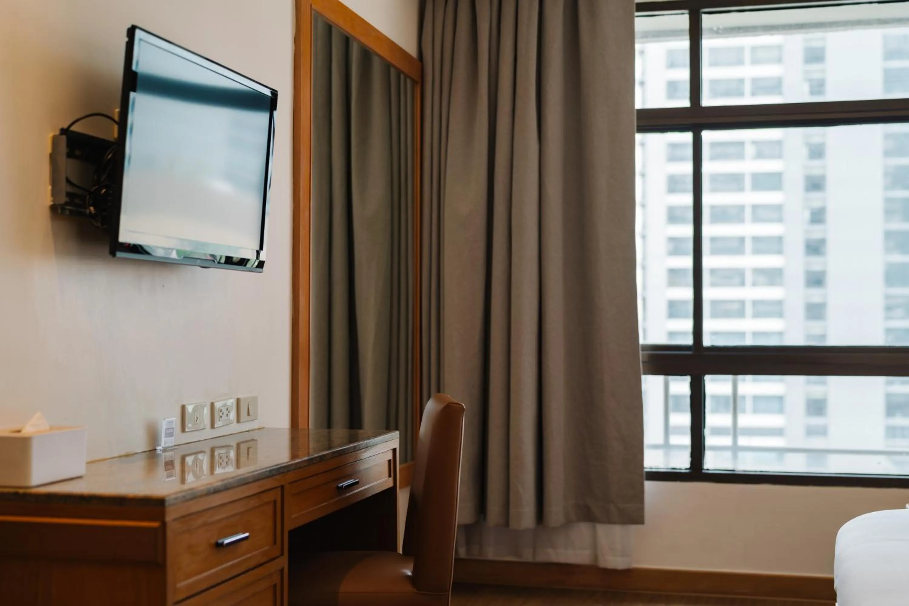 TV and multimedia in Pinnacle Lumpini Park Hotel