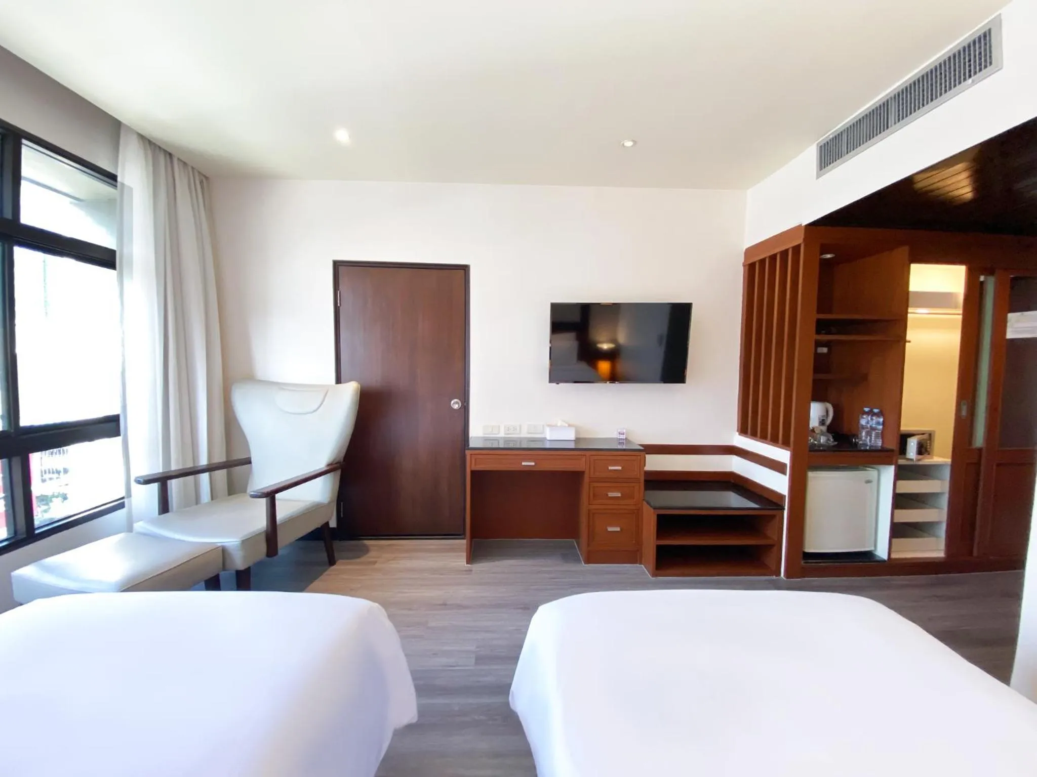 Bedroom, Bed in Pinnacle Lumpini Park Hotel