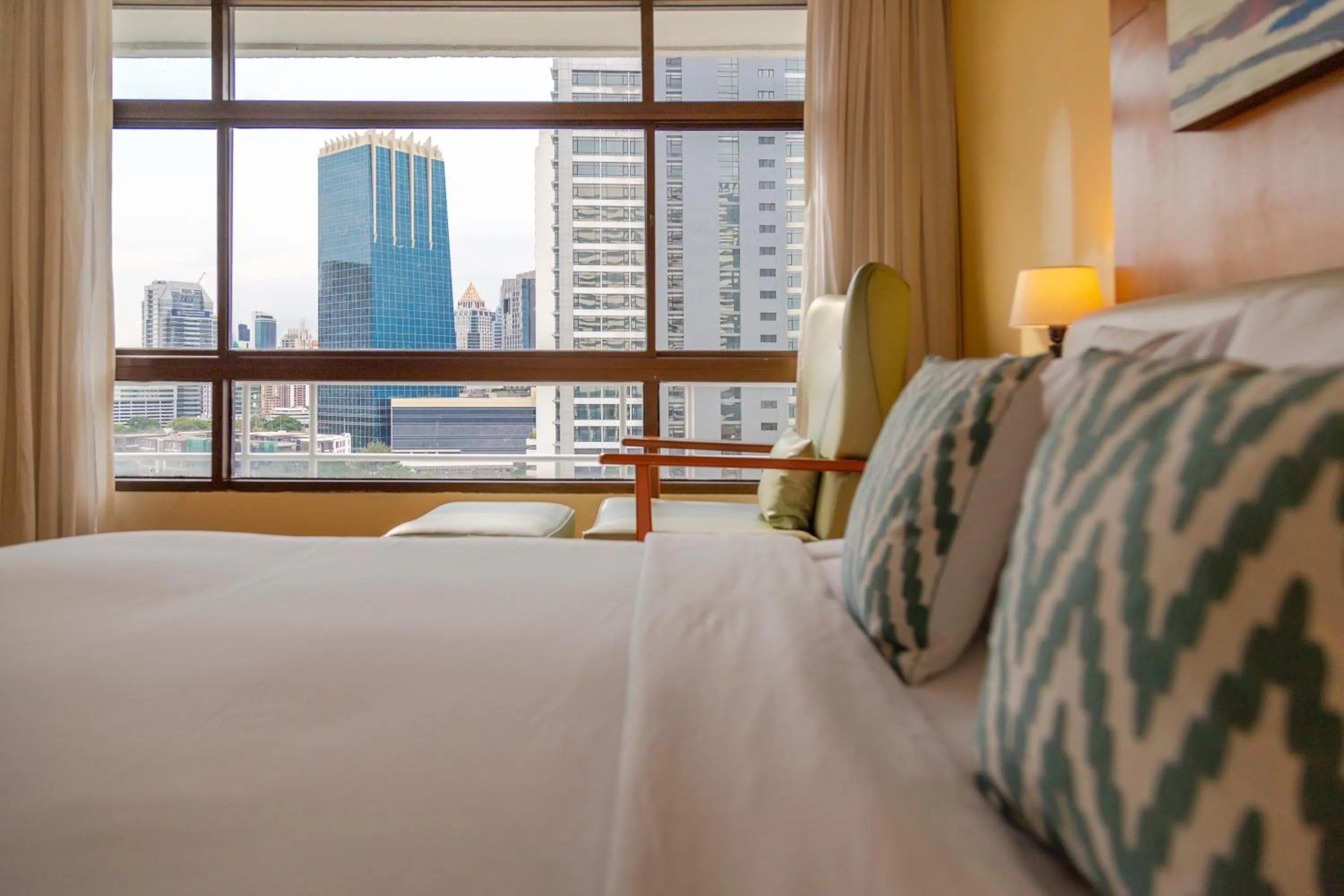 Bedroom, Bed in Pinnacle Lumpini Park Hotel