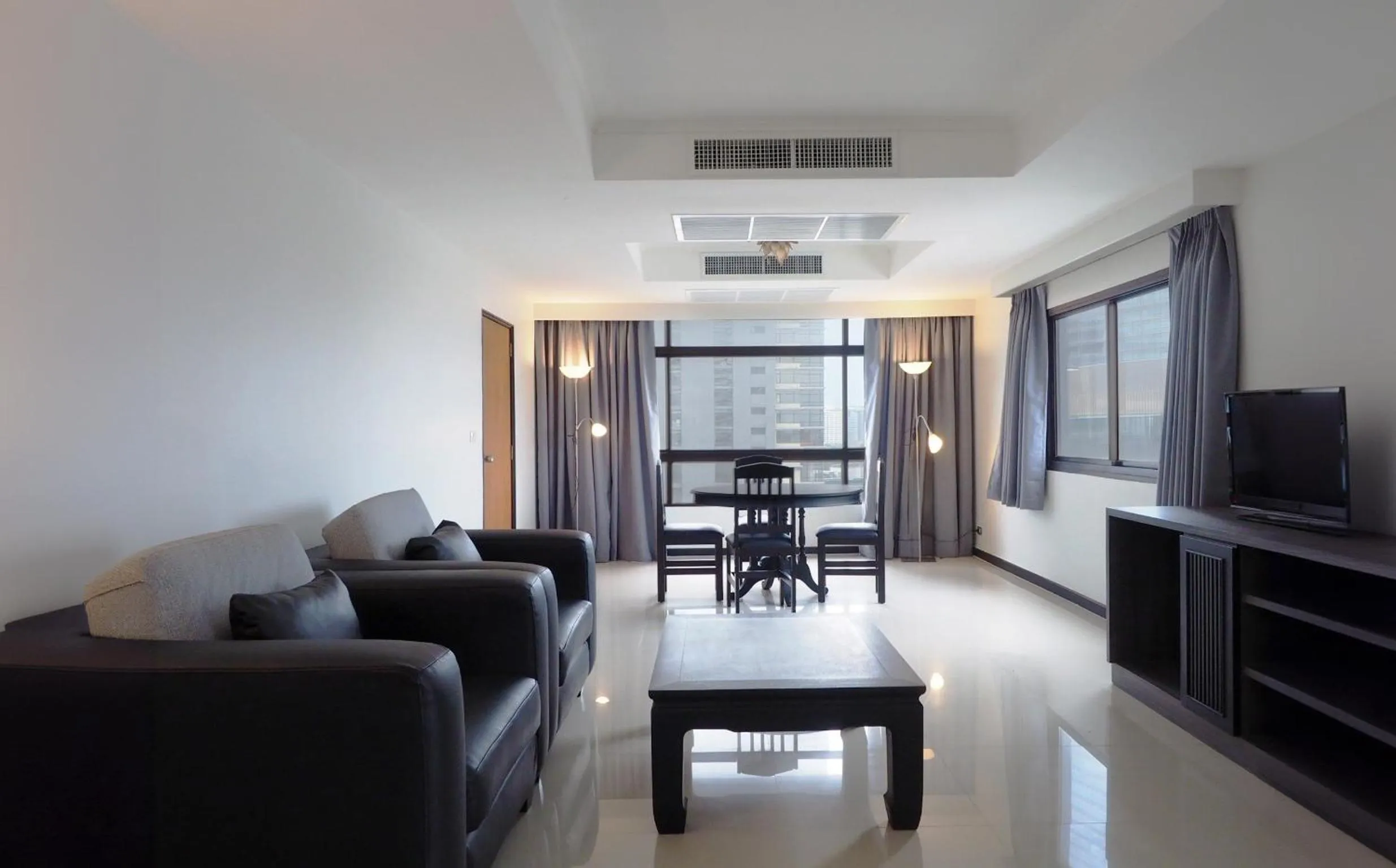 Bed in Pinnacle Lumpini Park Hotel