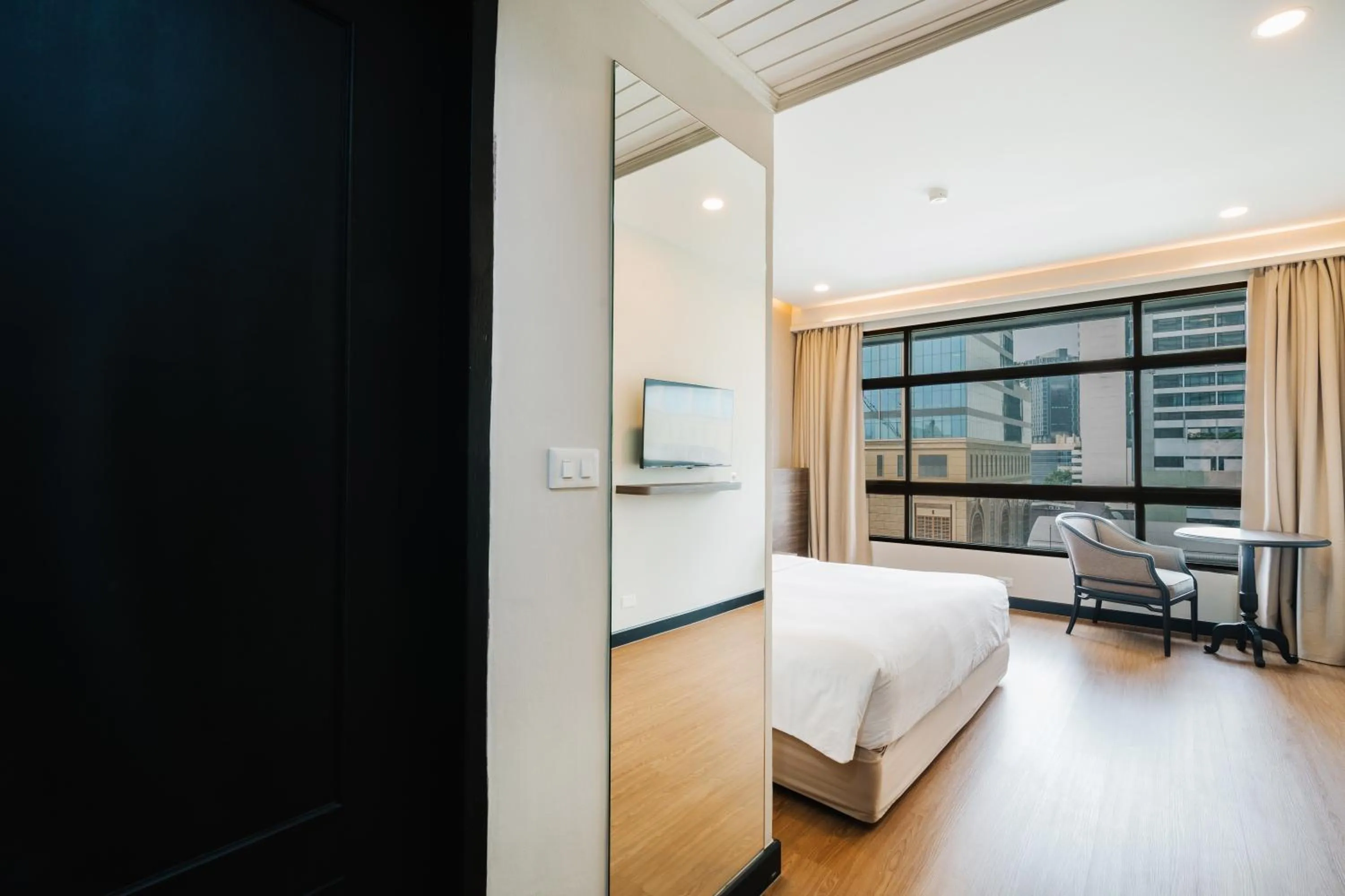 Photo of the whole room, Bed in Pinnacle Lumpini Park Hotel