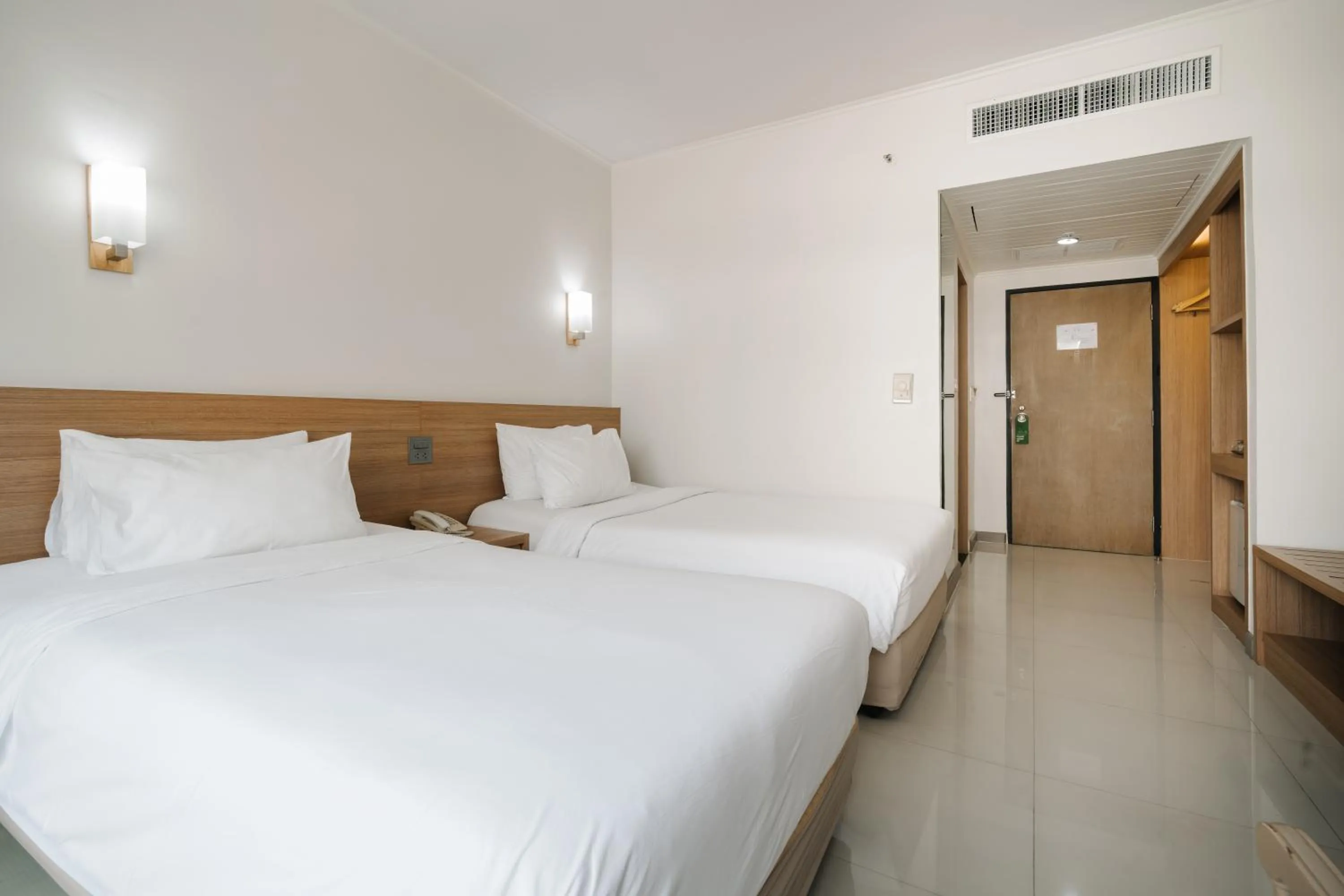 Bed in Pinnacle Lumpini Park Hotel