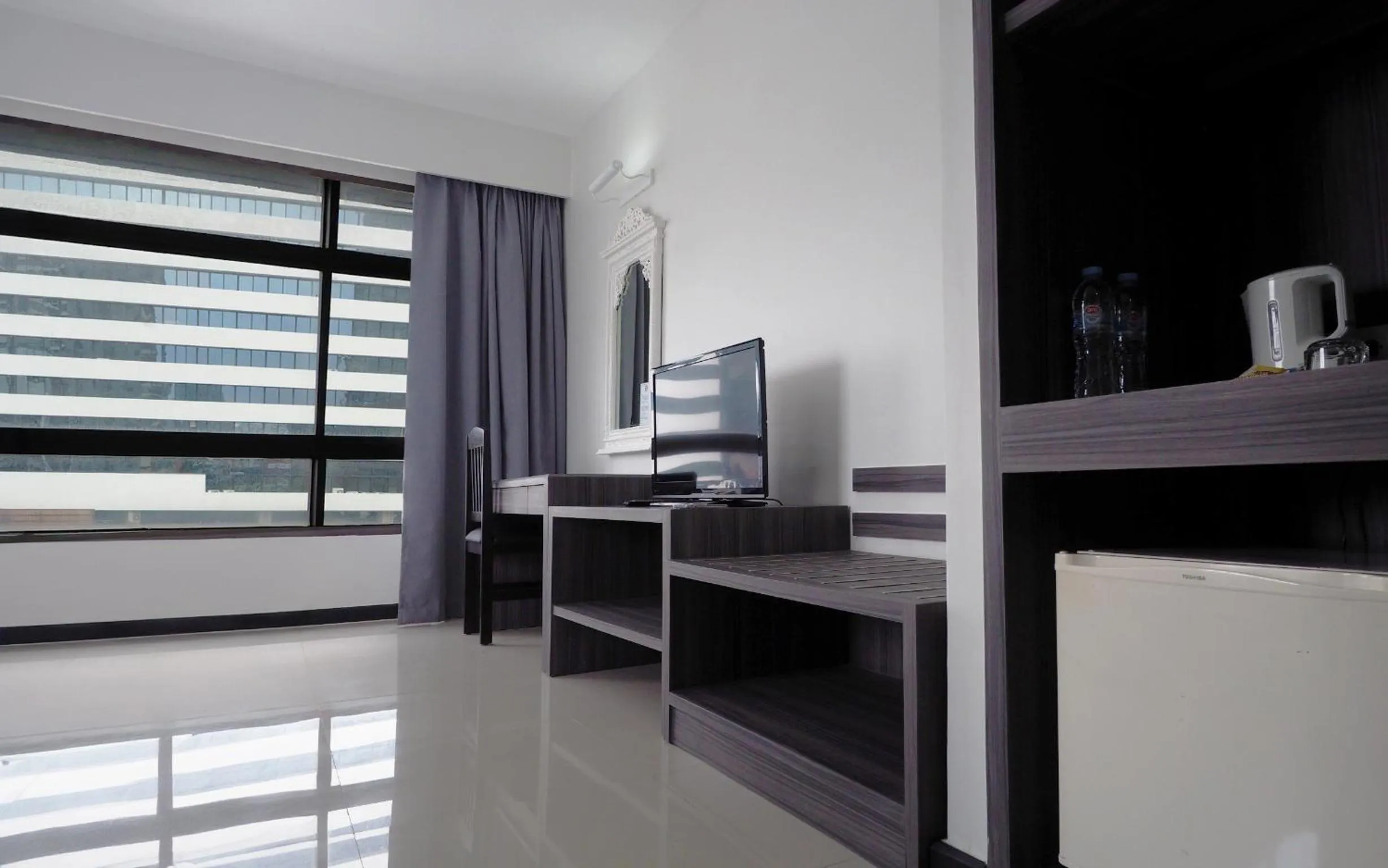 Seating area, Bed in Pinnacle Lumpini Park Hotel