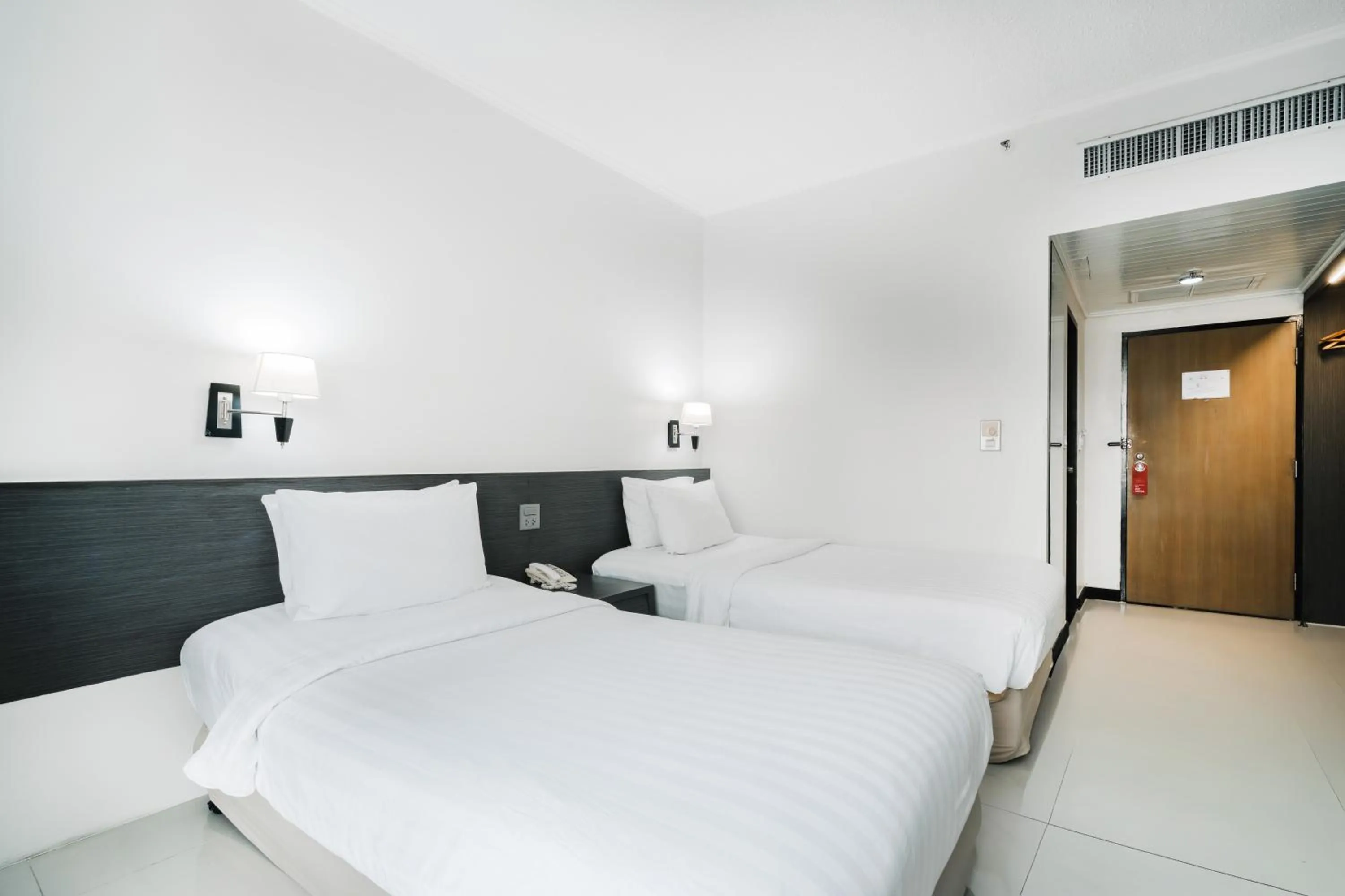 Bedroom, Bed in Pinnacle Lumpini Park Hotel