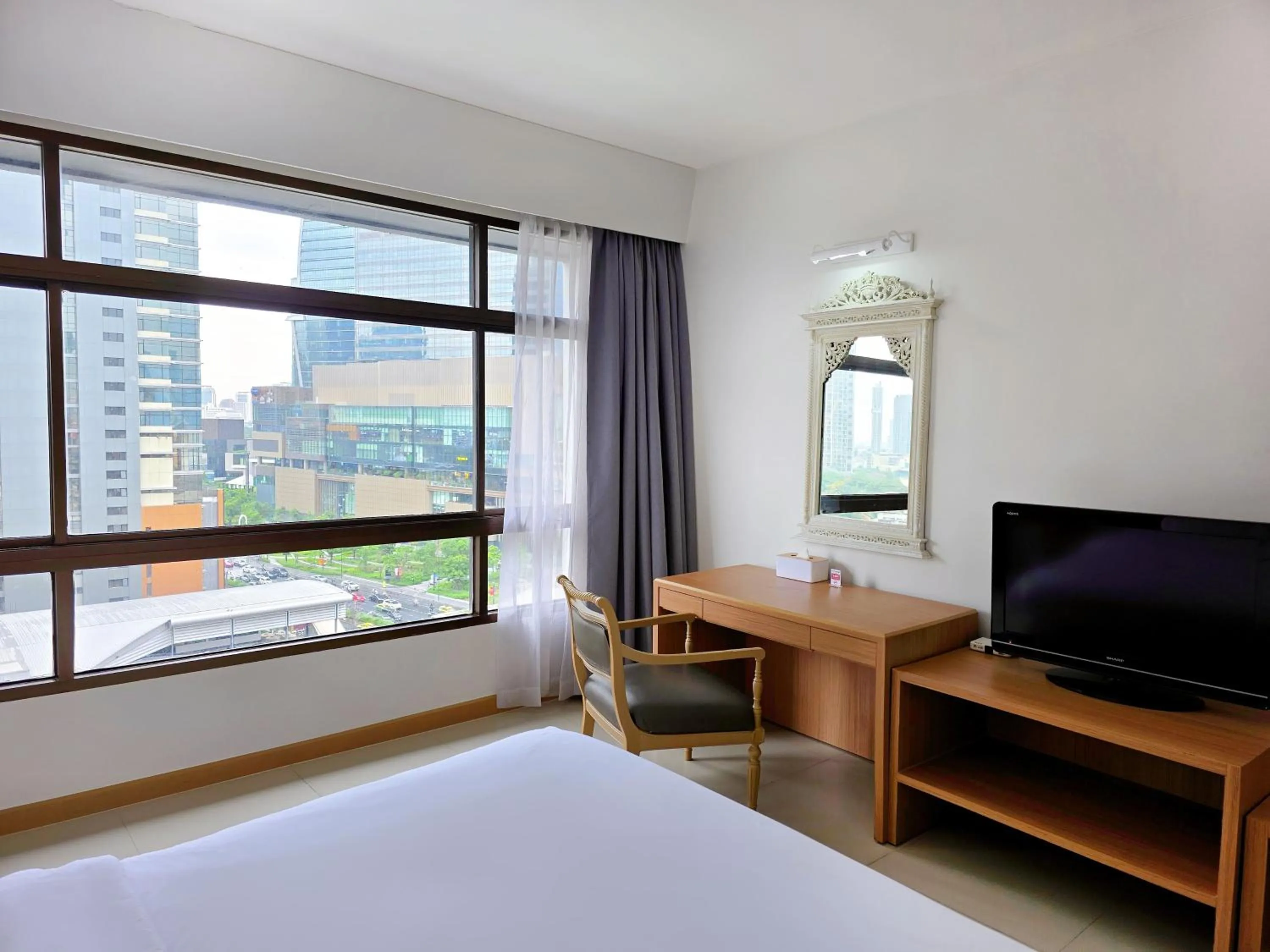Seating area, Bed in Pinnacle Lumpini Park Hotel