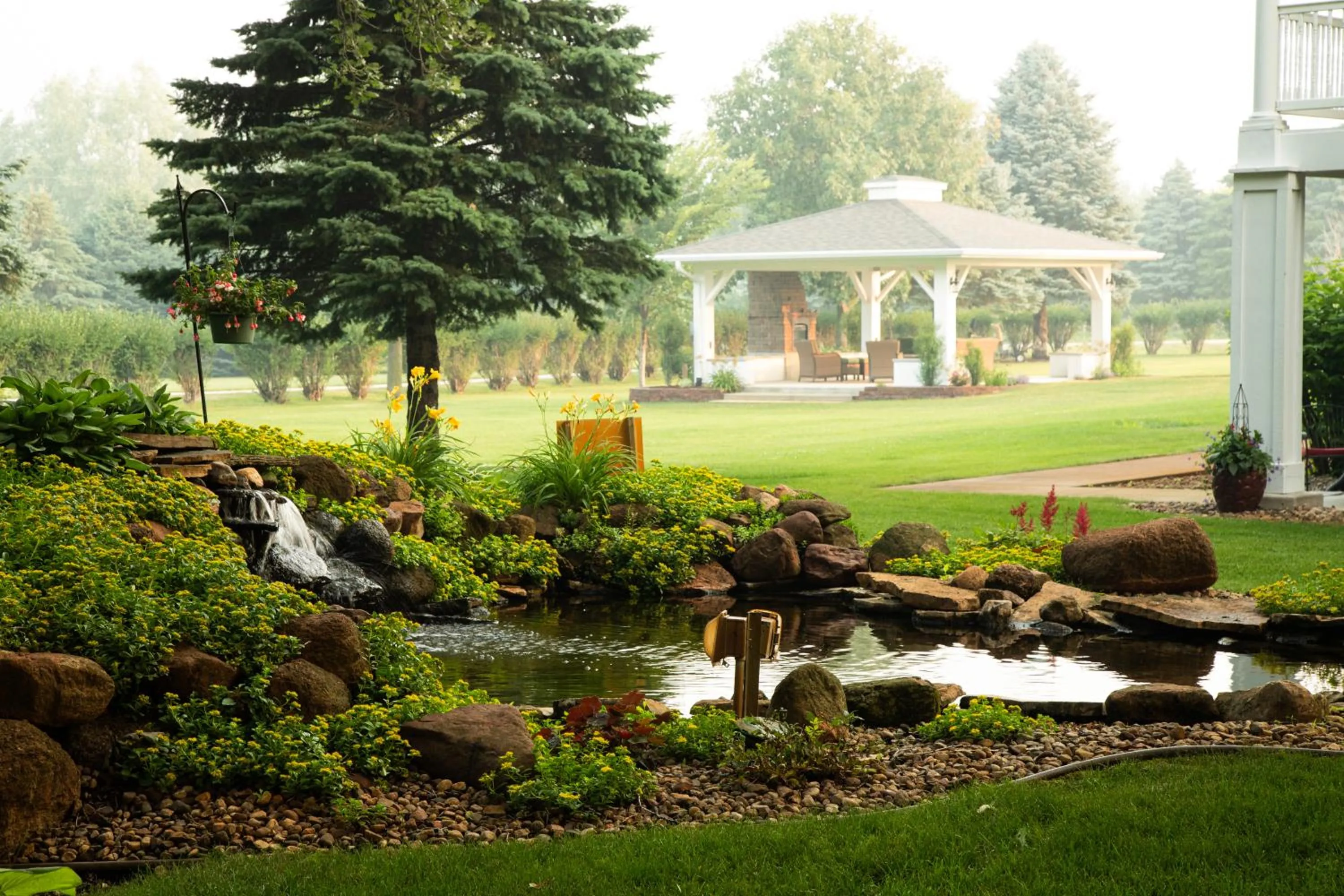 Garden in The Oakwood Inn Okoboji