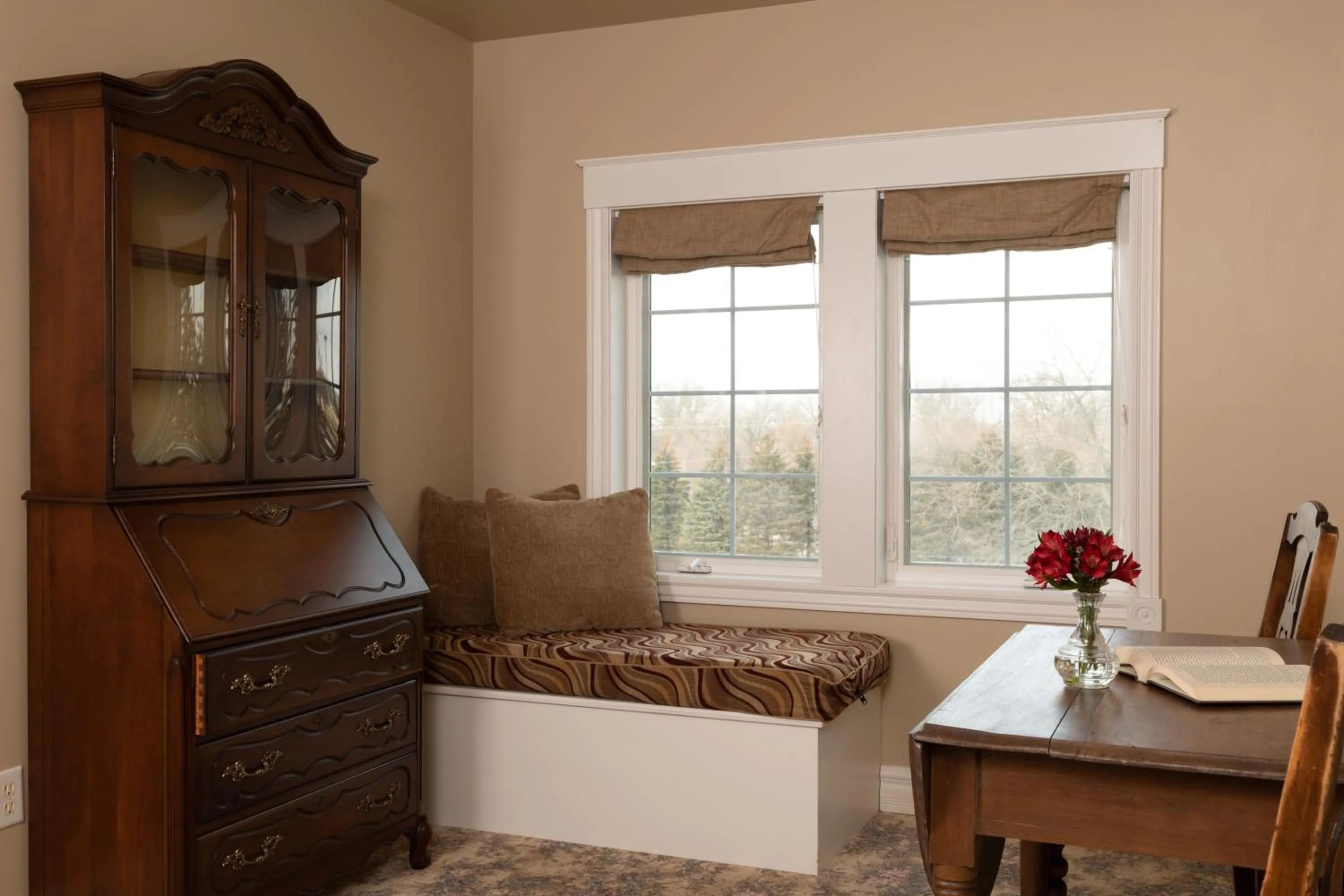 Seating area in The Oakwood Inn Okoboji