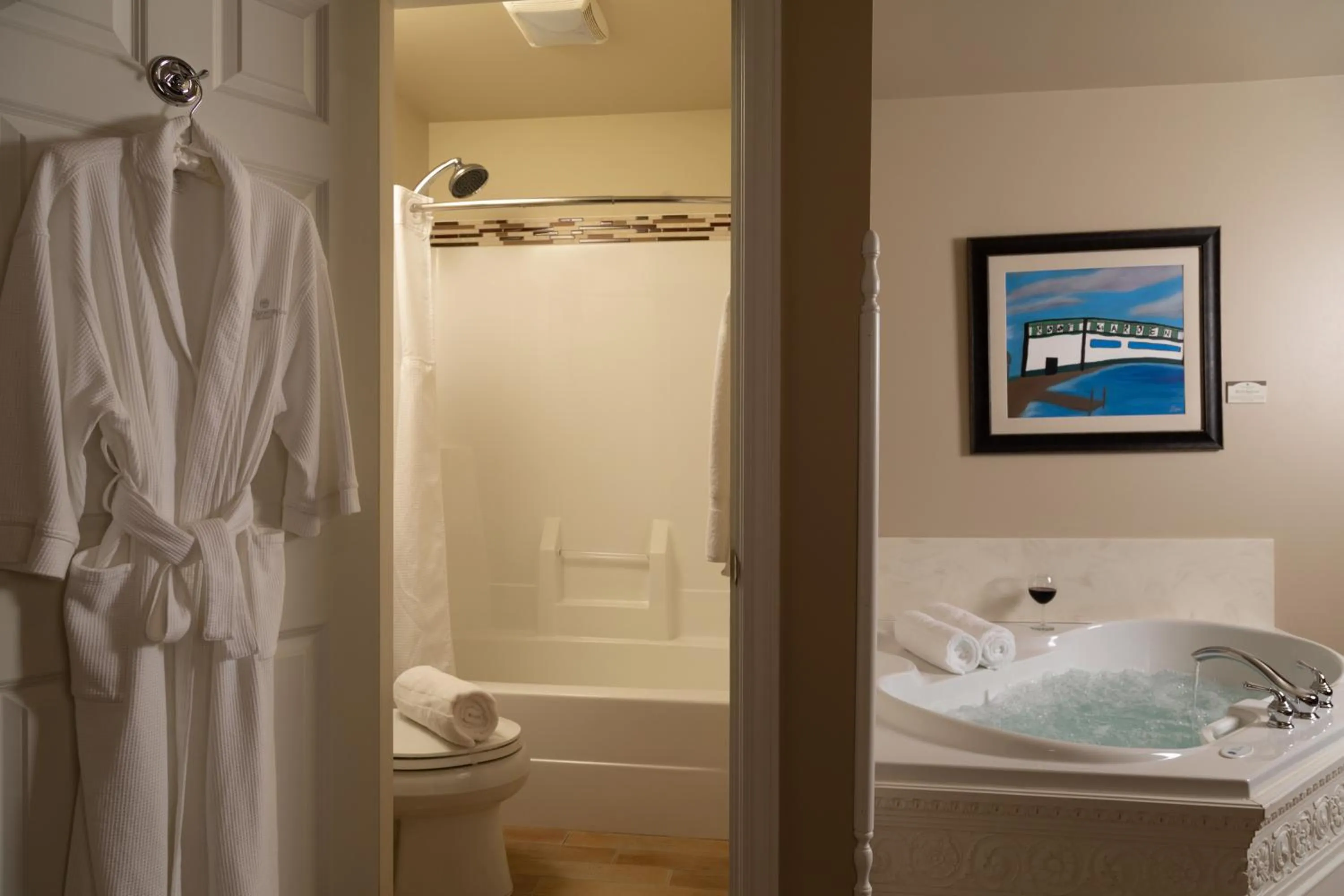 Bathroom in The Oakwood Inn Okoboji