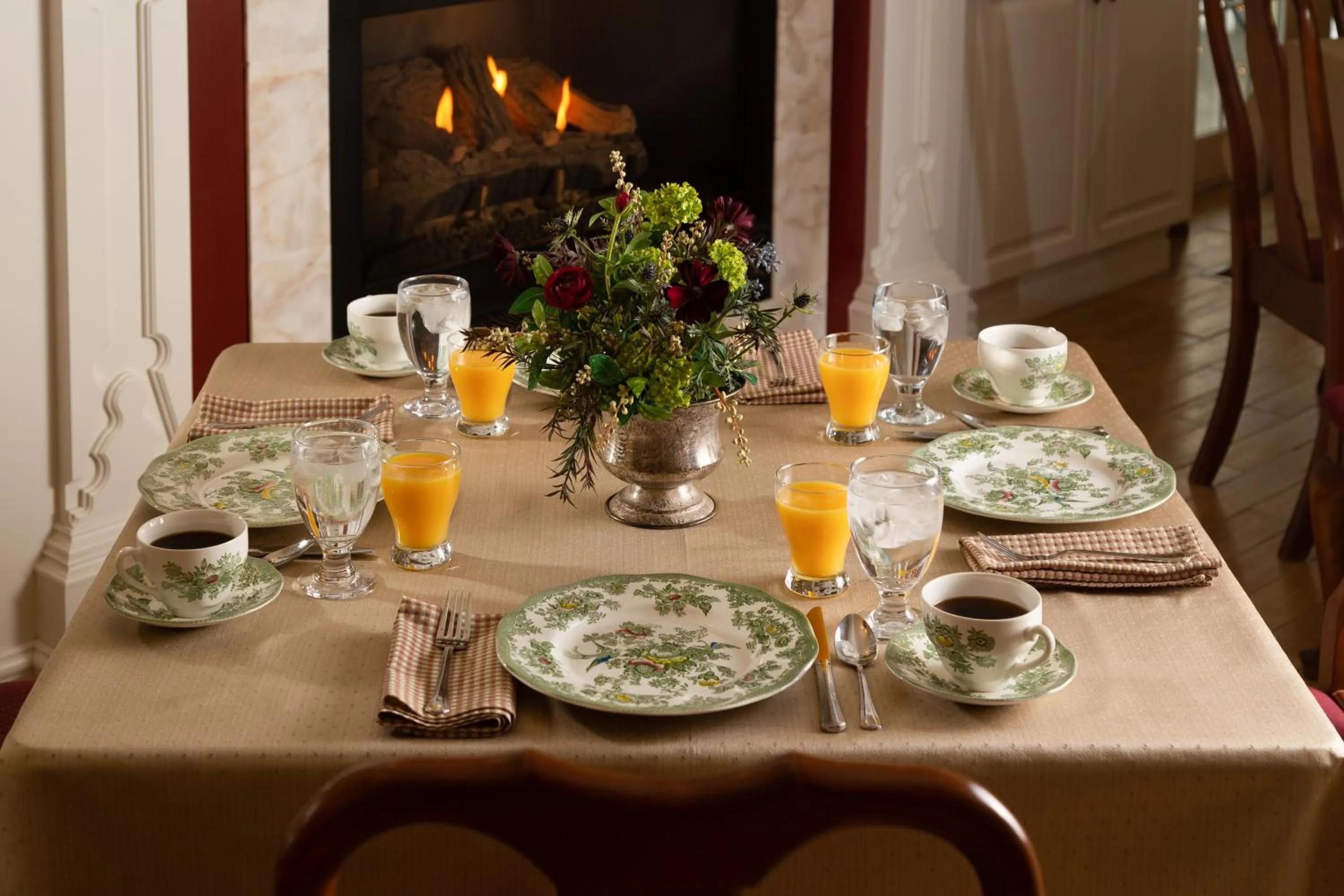 Breakfast in The Oakwood Inn Okoboji